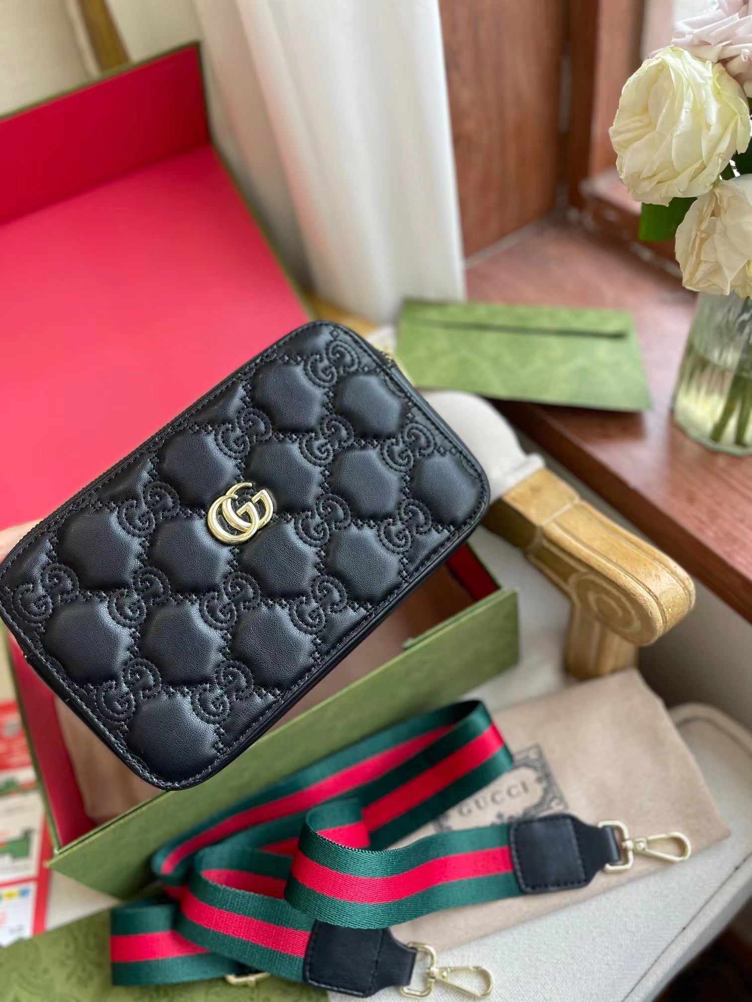 Gucci(グッチ) カメラバッグ メッセンジャーバッグ