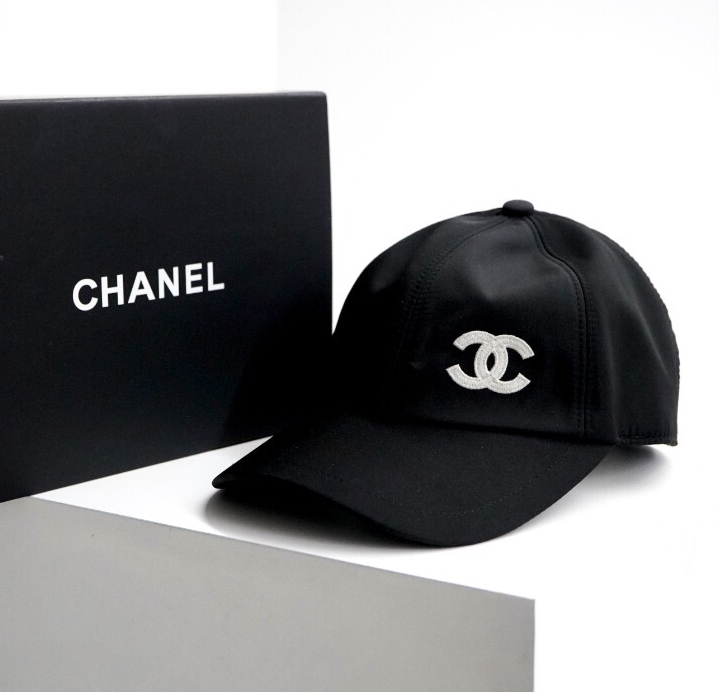 シャネル（Chanel）クラシック ダブルCロゴ ブラック ベースボールキャップ