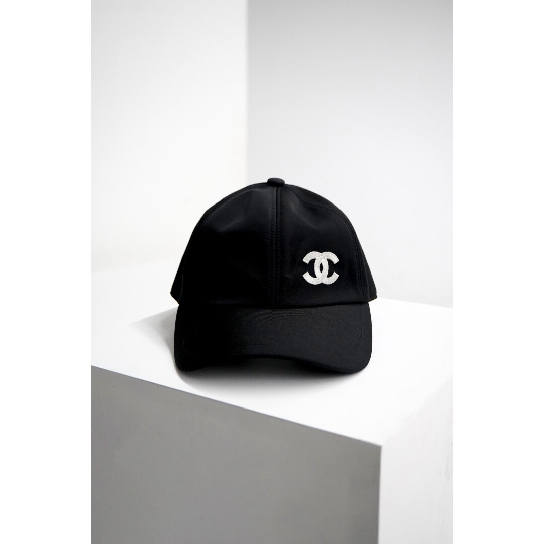 シャネル（Chanel）クラシック ダブルCロゴ ブラック ベースボールキャップ