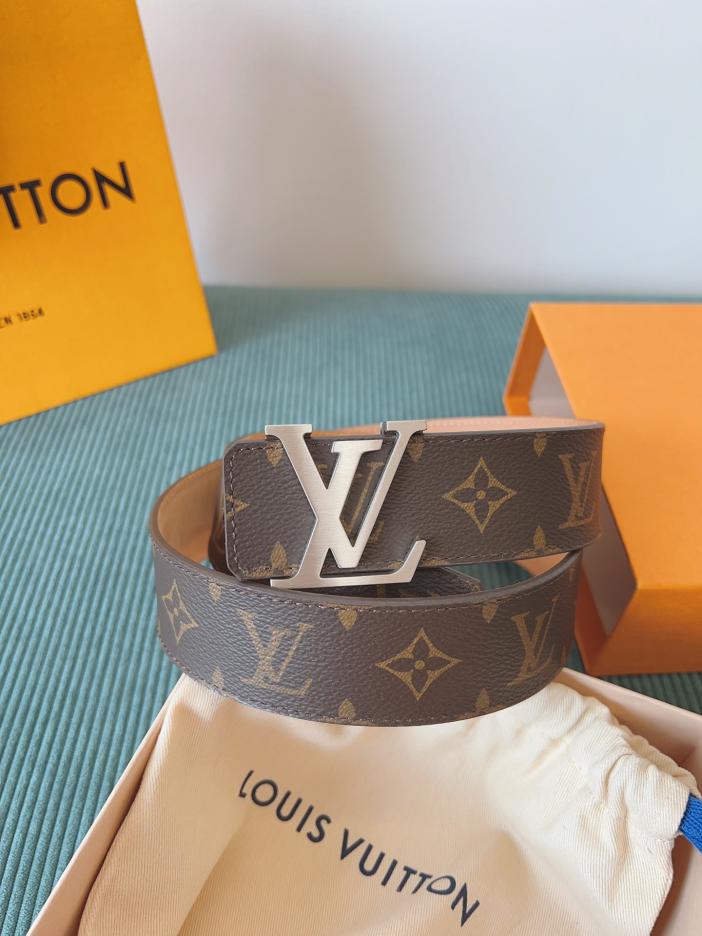 LOUIS VUITTON/ルイ・ヴィトン 4.0cm幅 クラシックベルト· ギフトにもご自身用にも最適です