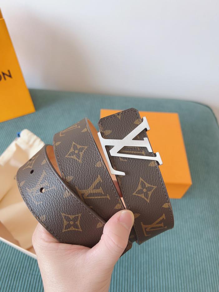 LOUIS VUITTON/ルイ・ヴィトン 4.0cm幅 クラシックベルト· ギフトにもご自身用にも最適です