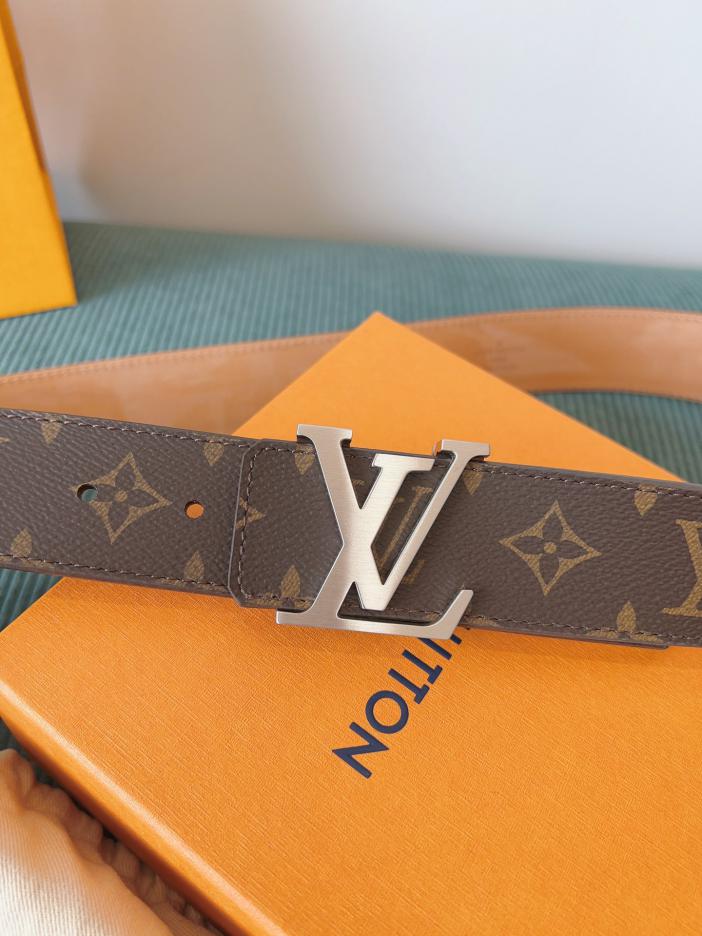 LOUIS VUITTON/ルイ・ヴィトン 4.0cm幅 クラシックベルト· ギフトにもご自身用にも最適です