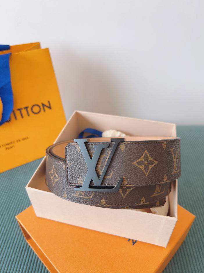 LOUIS VUITTON/ルイ・ヴィトン 4.0cm幅 クラシックベルト· ギフトにもご自身用にも最適です