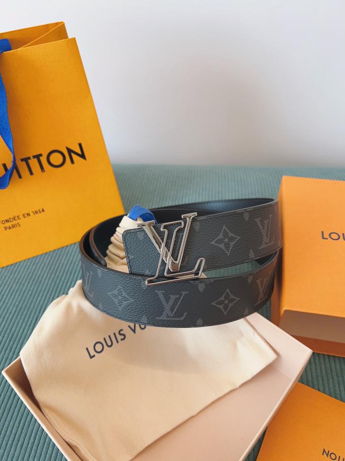 LOUIS VUITTON/ルイ・ヴィトン 4.0cm幅 クラシックベルト· ギフトにもご自身用にも最適です