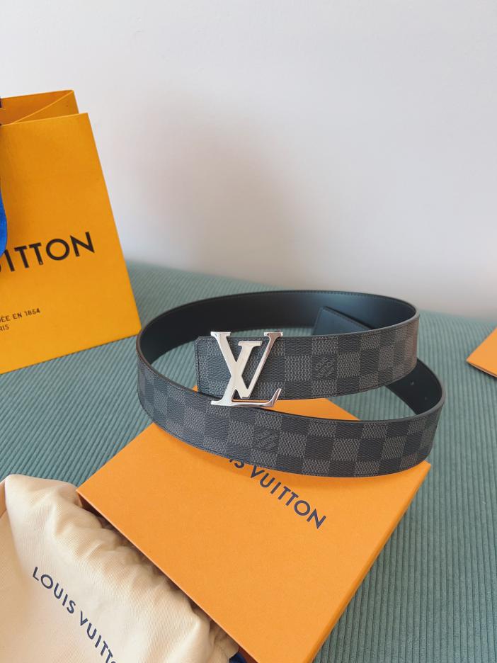 LOUIS VUITTON/ルイ・ヴィトン 4.0cm幅 クラシックベルト· ギフトにもご自身用にも最適です