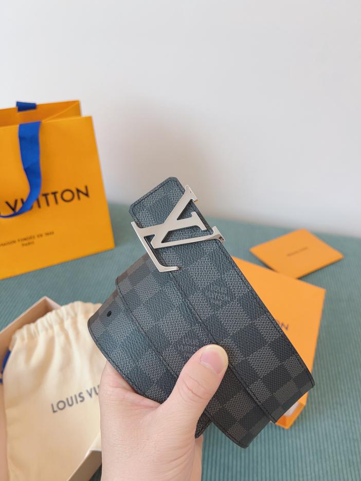 LOUIS VUITTON/ルイ・ヴィトン 4.0cm幅 クラシックベルト· ギフトにもご自身用にも最適です