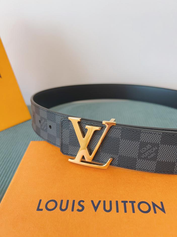 LOUIS VUITTON/ルイ・ヴィトン 4.0cm幅 クラシックベルト· ギフトにもご自身用にも最適です