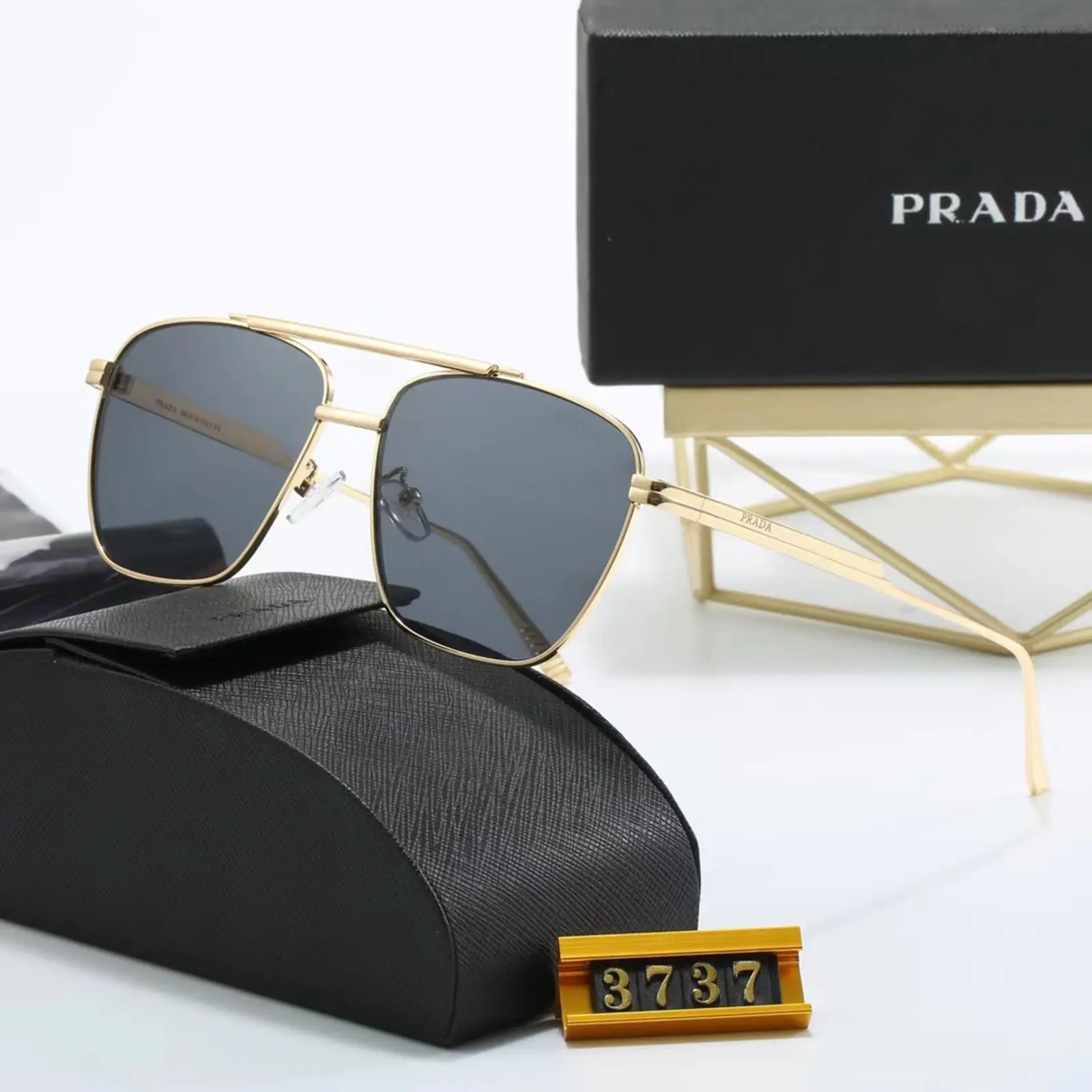 Prada サングラス 17