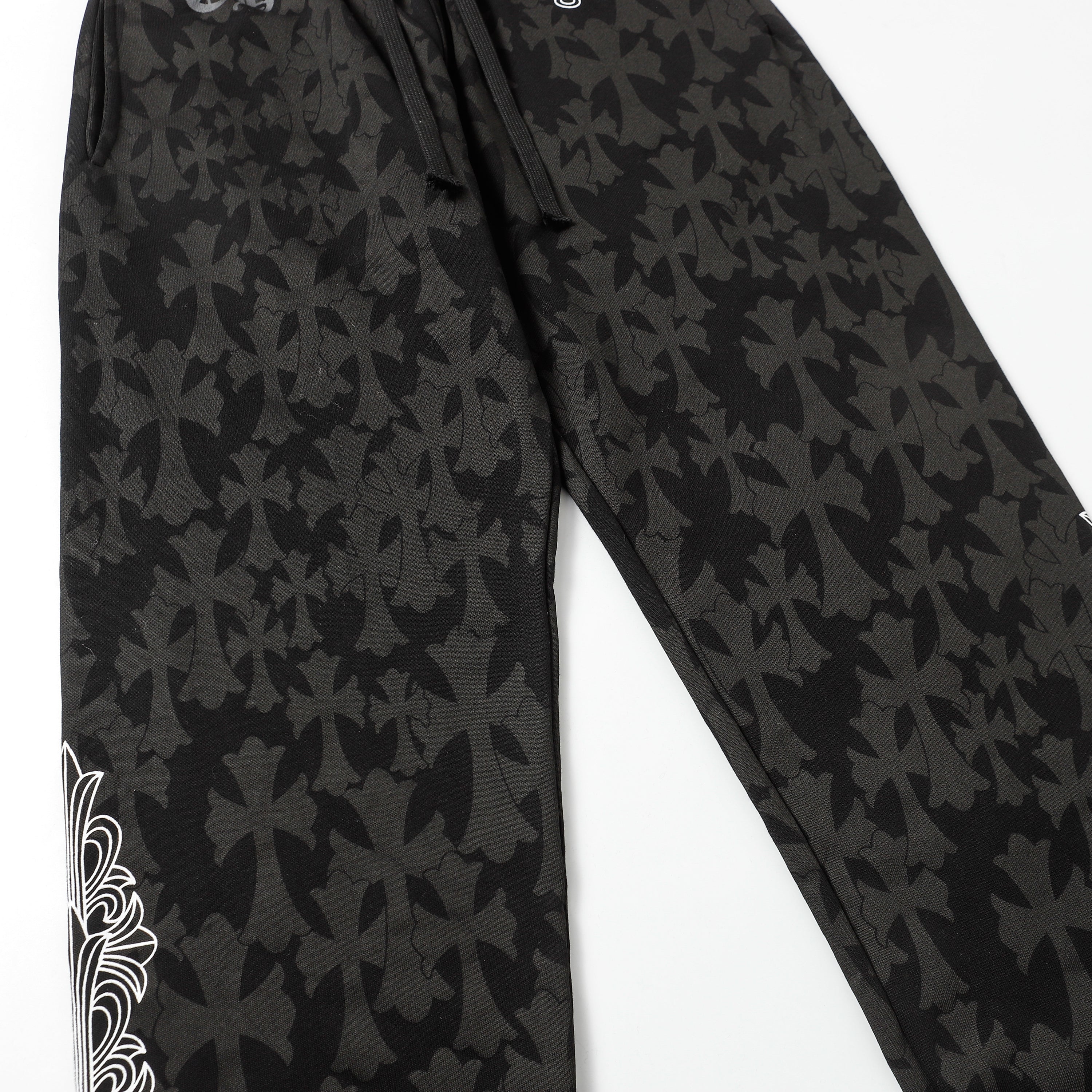 【Chrome Hearts】クロムハーツ ブラック トーナルモノグラム ホースシューロゴ ジョガーパンツ 1021