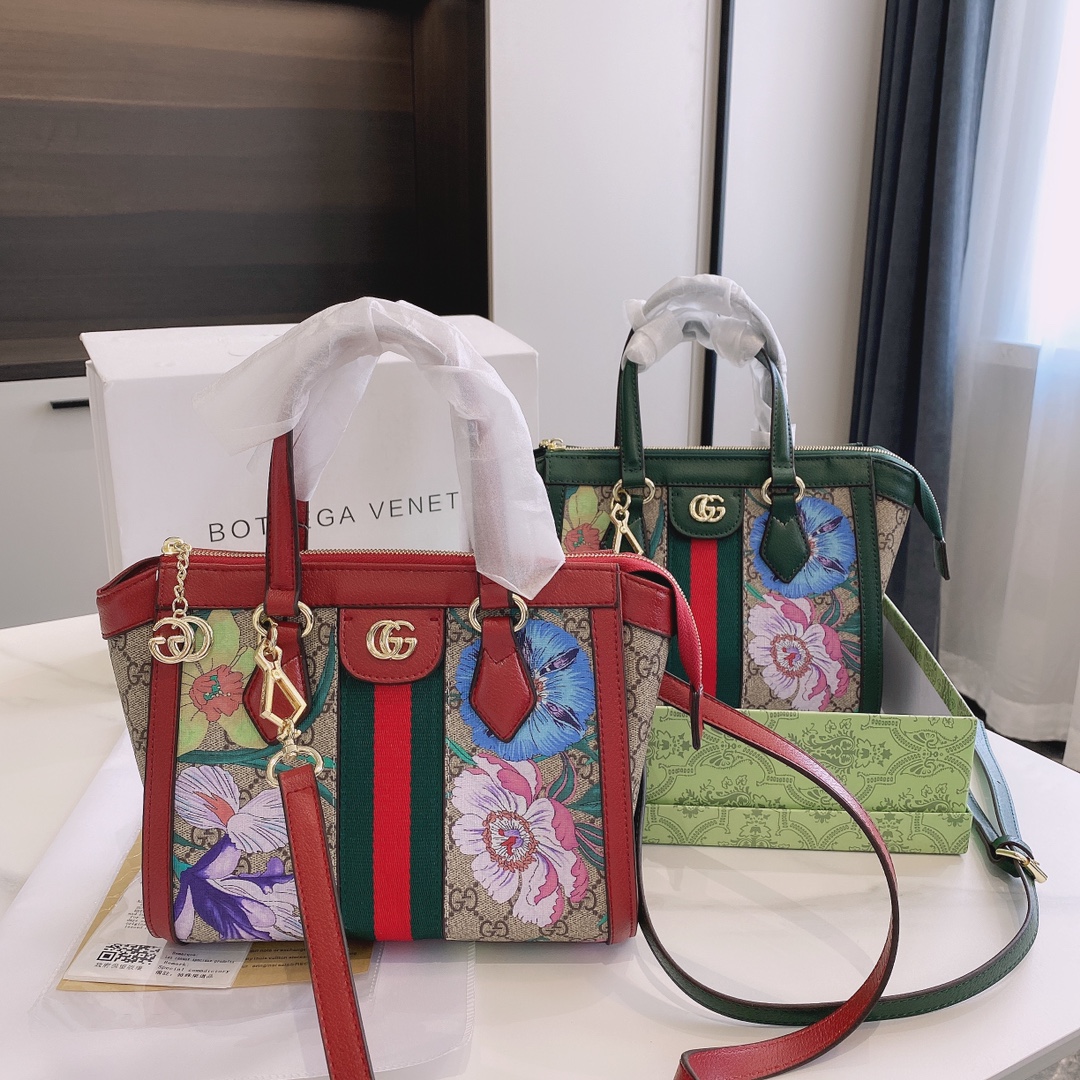 Gucci (グッチ) メッセンジャーバッグ 24*11*20cm