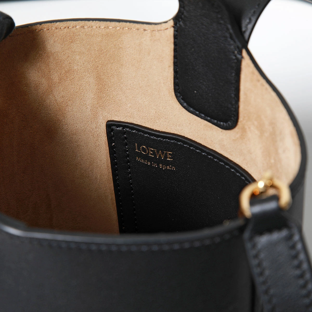 【2024年春夏新作】 LOEWE ロエベ ハンドバッグ PEBBLE BUCKET MINI ペブル バケット ミニ AANBBBMX01 レディース レザー ショルダーバッグ 鞄 カラー2色-高島屋オンラインストア - 公式