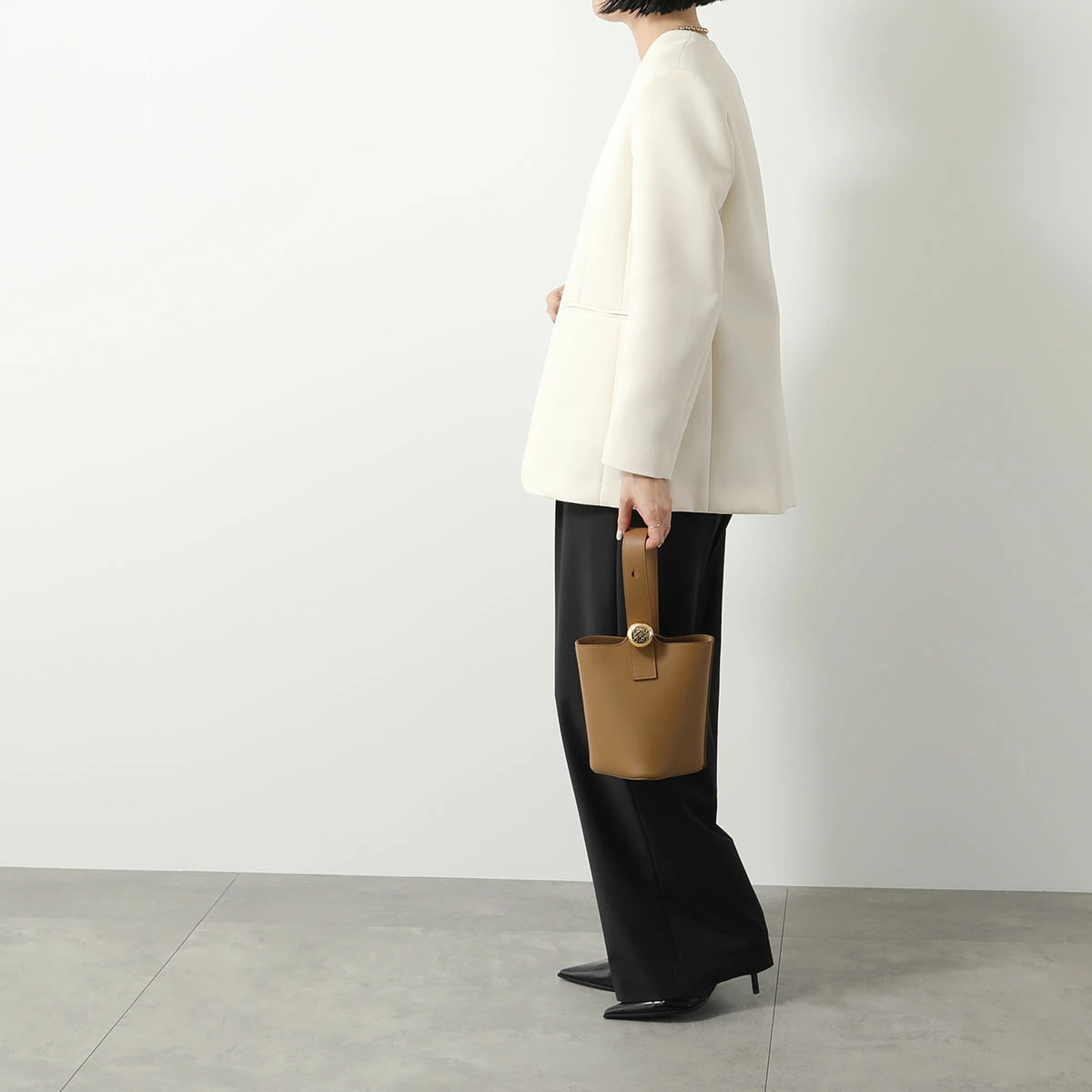 【2024年春夏新作】 LOEWE ロエベ ハンドバッグ PEBBLE BUCKET MINI ペブル バケット ミニ AANBBBMX01 レディース レザー ショルダーバッグ 鞄 カラー2色-高島屋オンラインストア - 公式