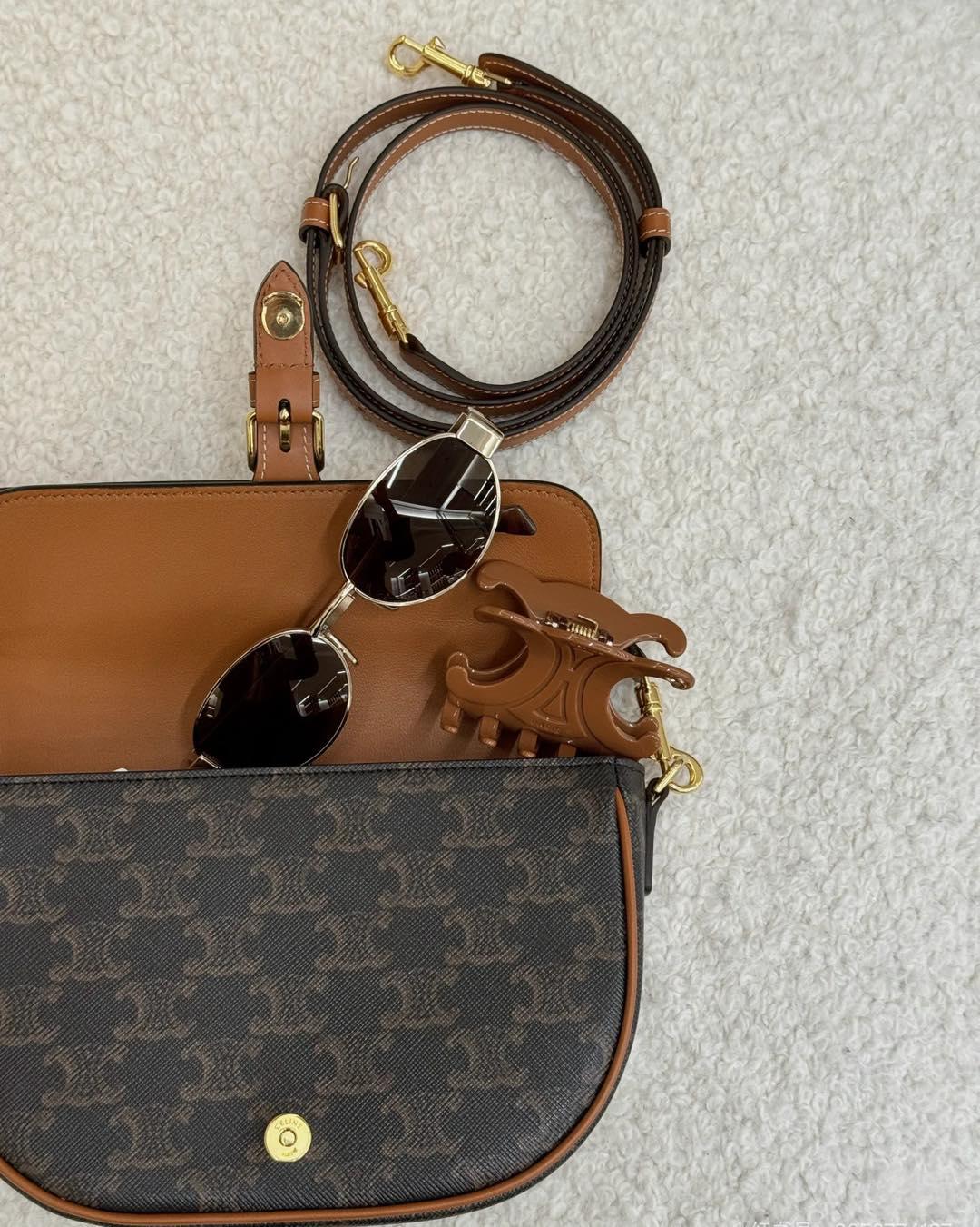 Celine/セリーヌ 25FW トリオンフ フォルコ ショルダーバッグ 122652GTL