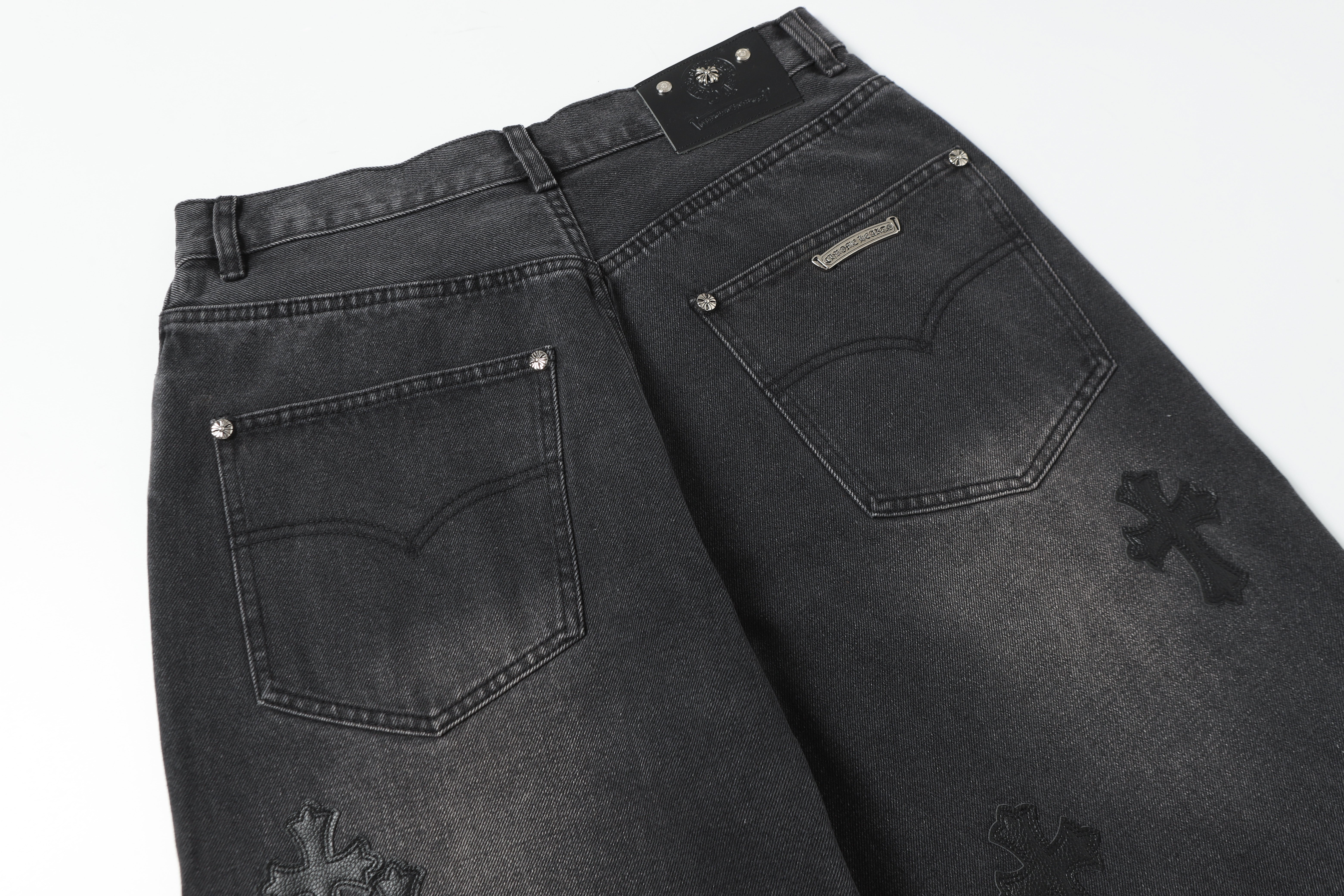 【Chrome Hearts】クロムハーツ ブラッククロスパッチ グレージーンズ