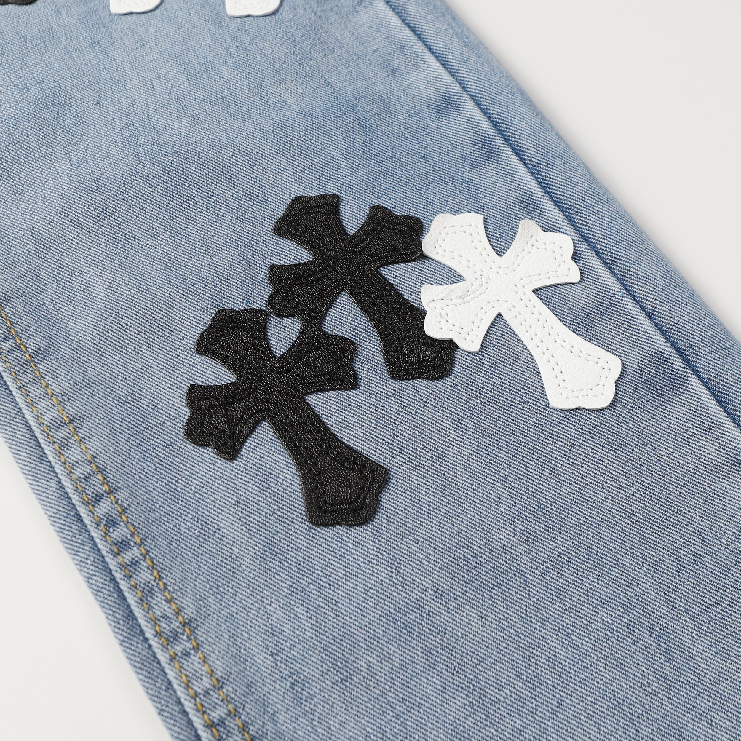【Chrome Hearts】クロムハーツ ホワイト＆ブラック クロスパッチ ジーンズ 9960
