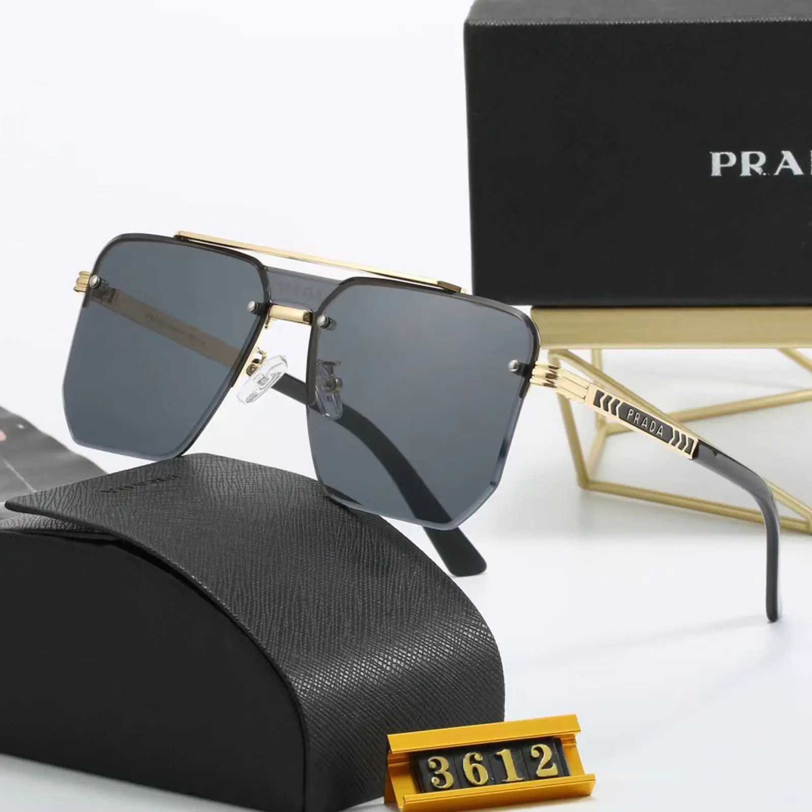 Prada サングラス S0016
