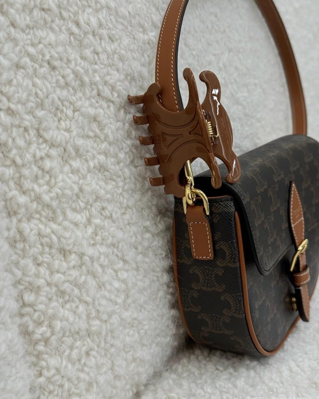 Celine/セリーヌ 25FW トリオンフ フォルコ ショルダーバッグ 122652GTL