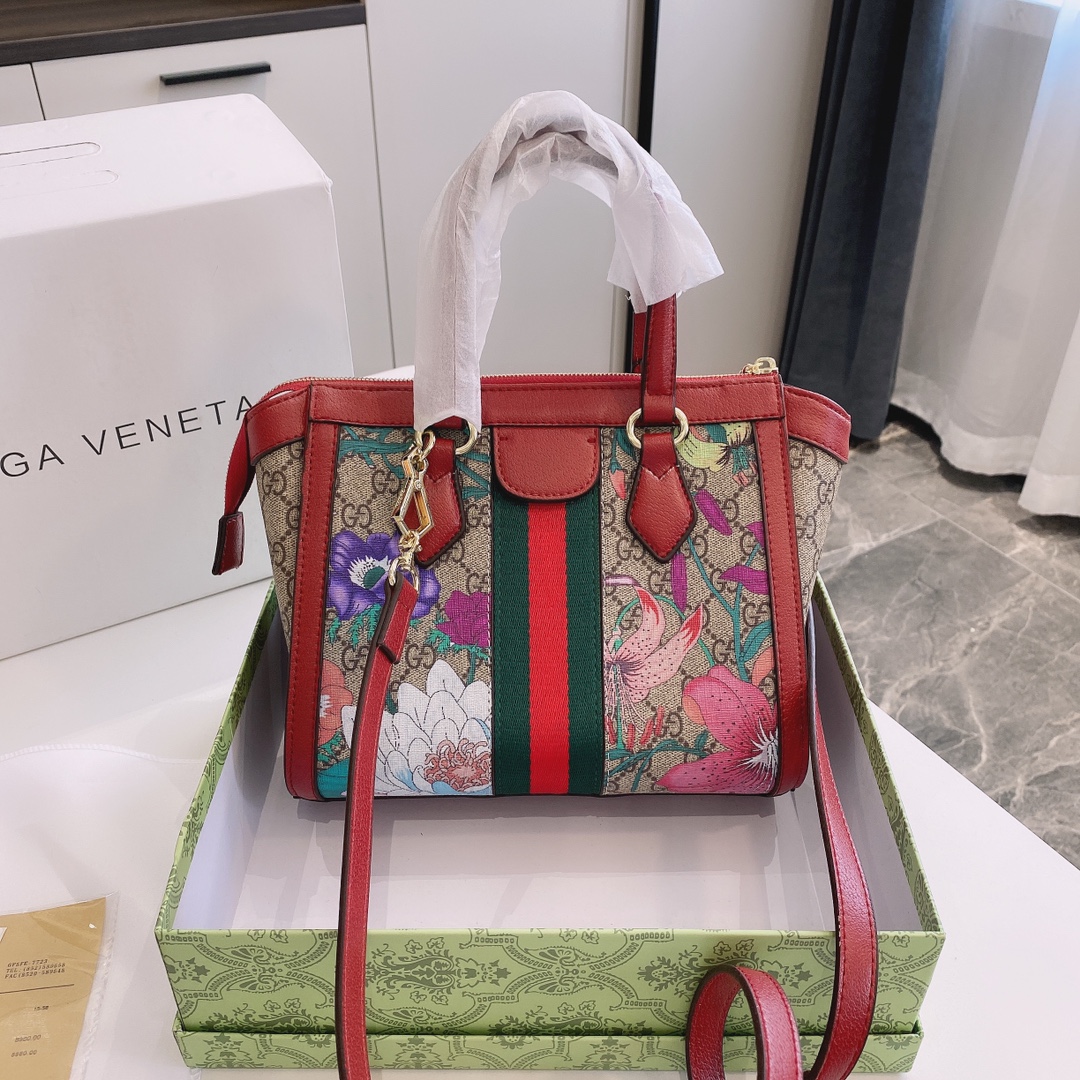 Gucci (グッチ) メッセンジャーバッグ 24*11*20cm