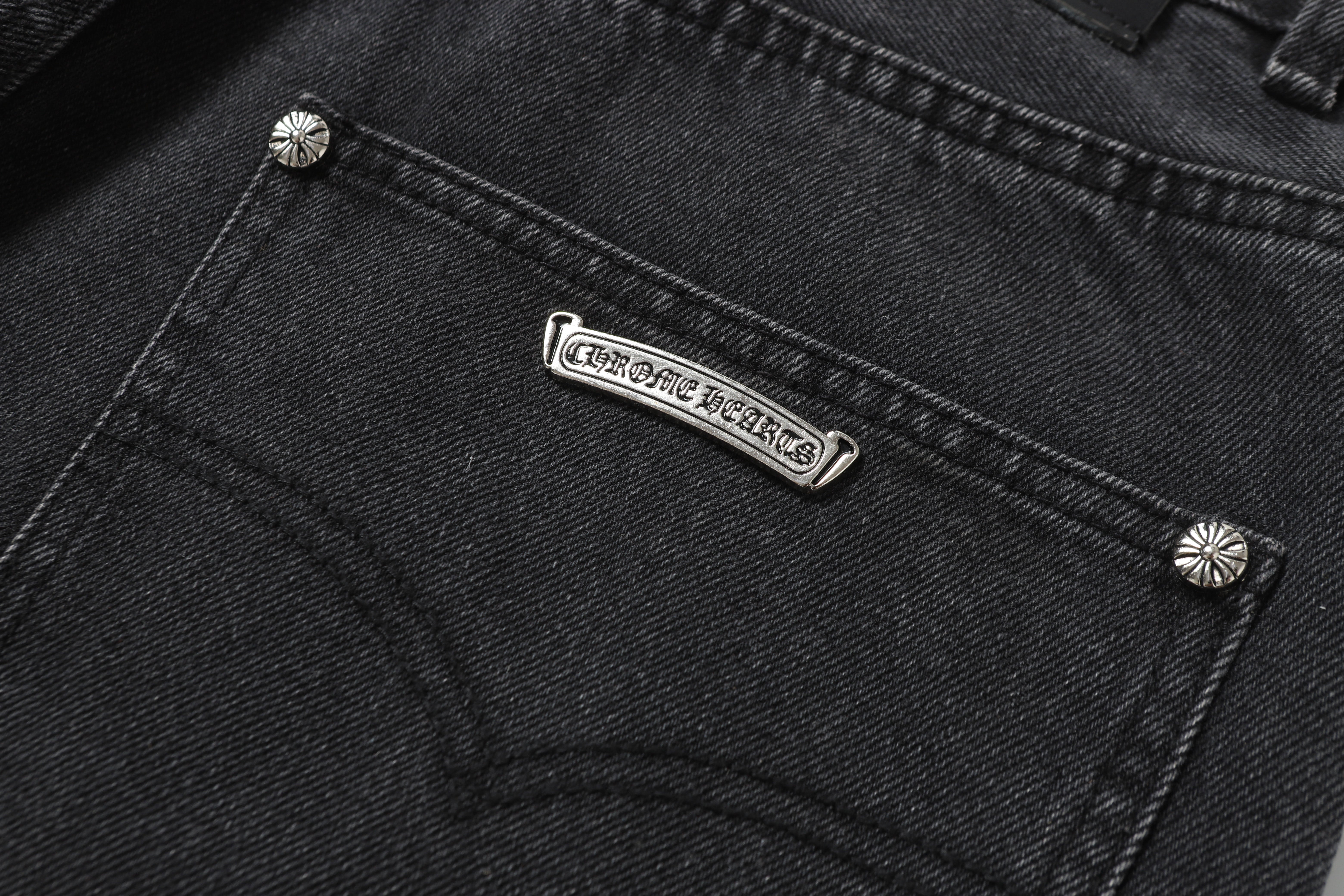 【Chrome Hearts】クロムハーツ ホワイト＆ブラック レザー クロスパッチ ジーンズ