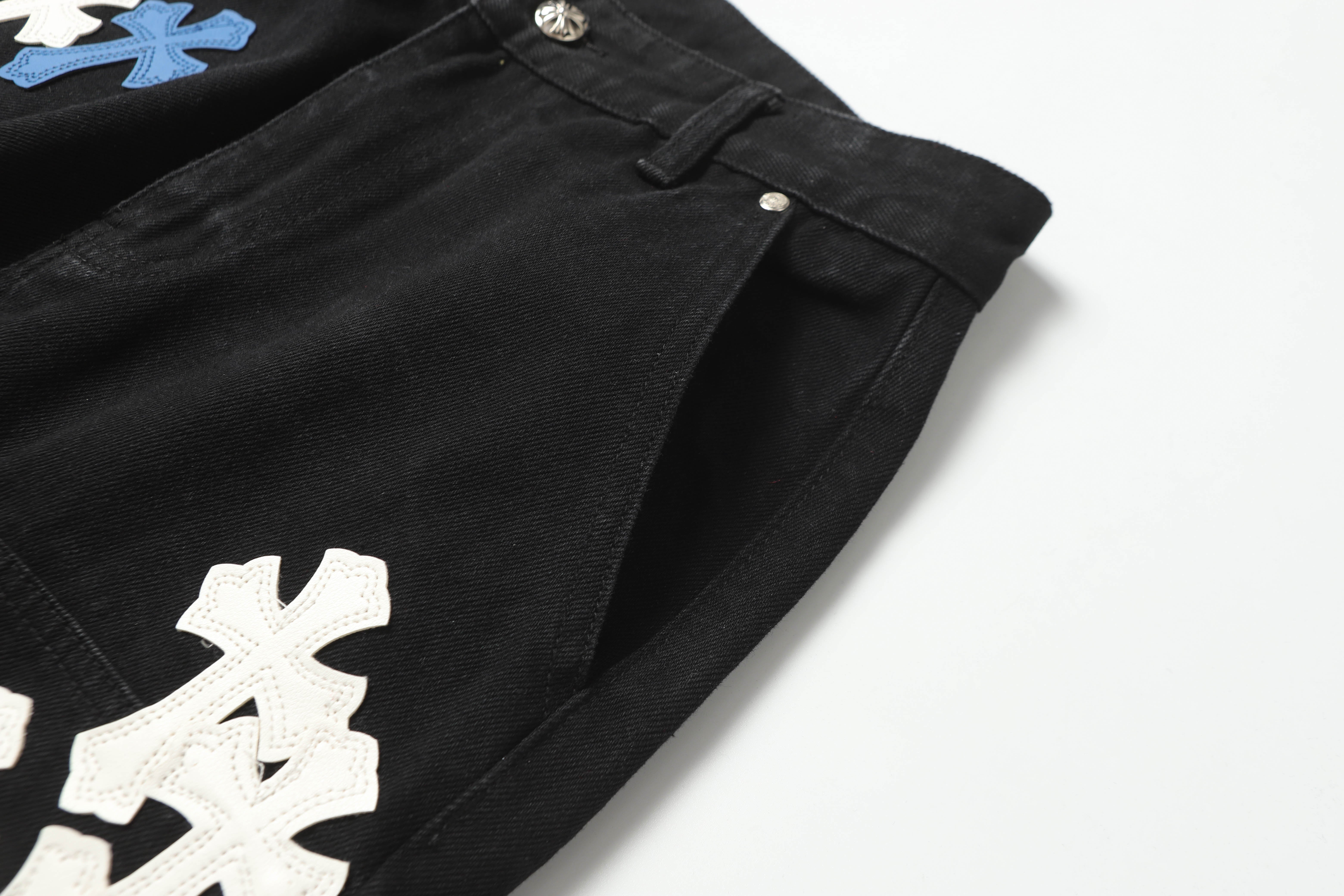 【Chrome Hearts】クロムハーツ ホワイト＆ブルー レザー クロスパッチ ジーンズ