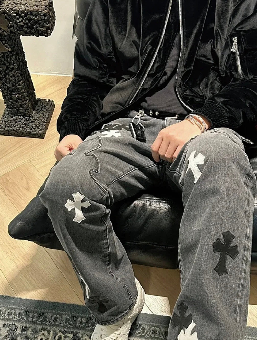 【Chrome Hearts】クロムハーツ ブラック＆ホワイト クロスパッチ フレイムニージーンズ