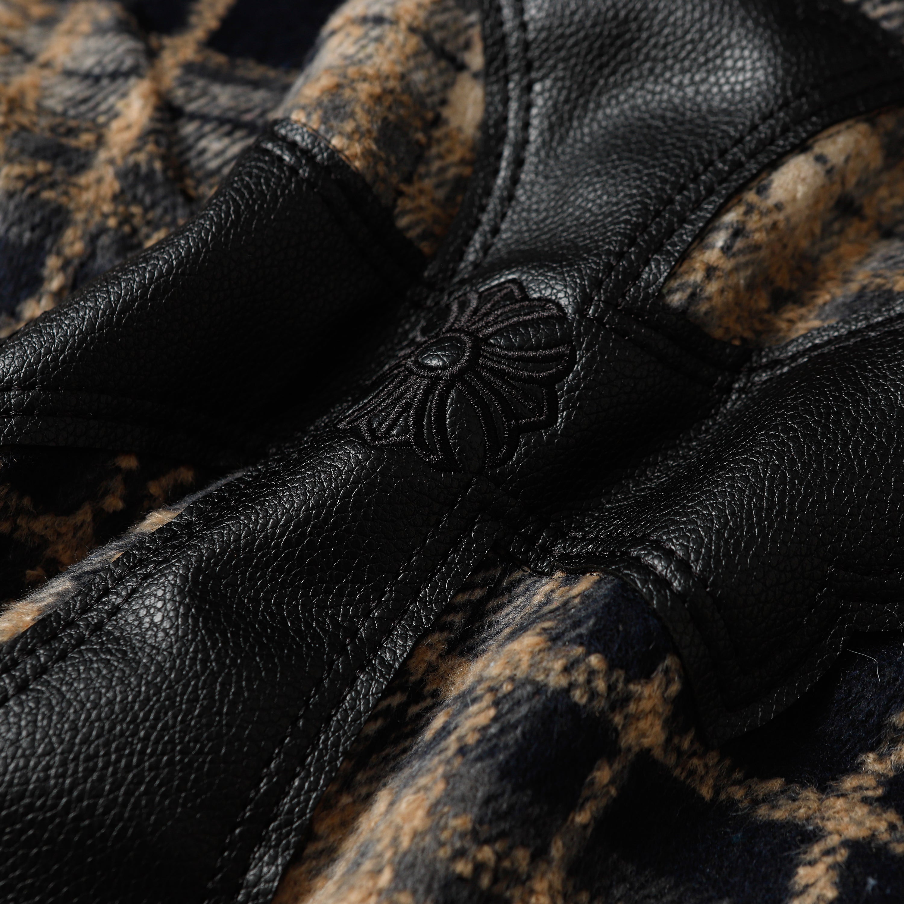 【Chrome Hearts】クロムハーツ 刺繍レザークロスディテール フランネルシャツ Tシャツ