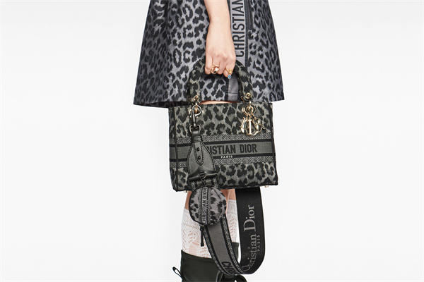 DIOR LADY D-LITE ミディアムバッグ 24 x 20 x 11 cm-高島屋オンラインストア - 公式
