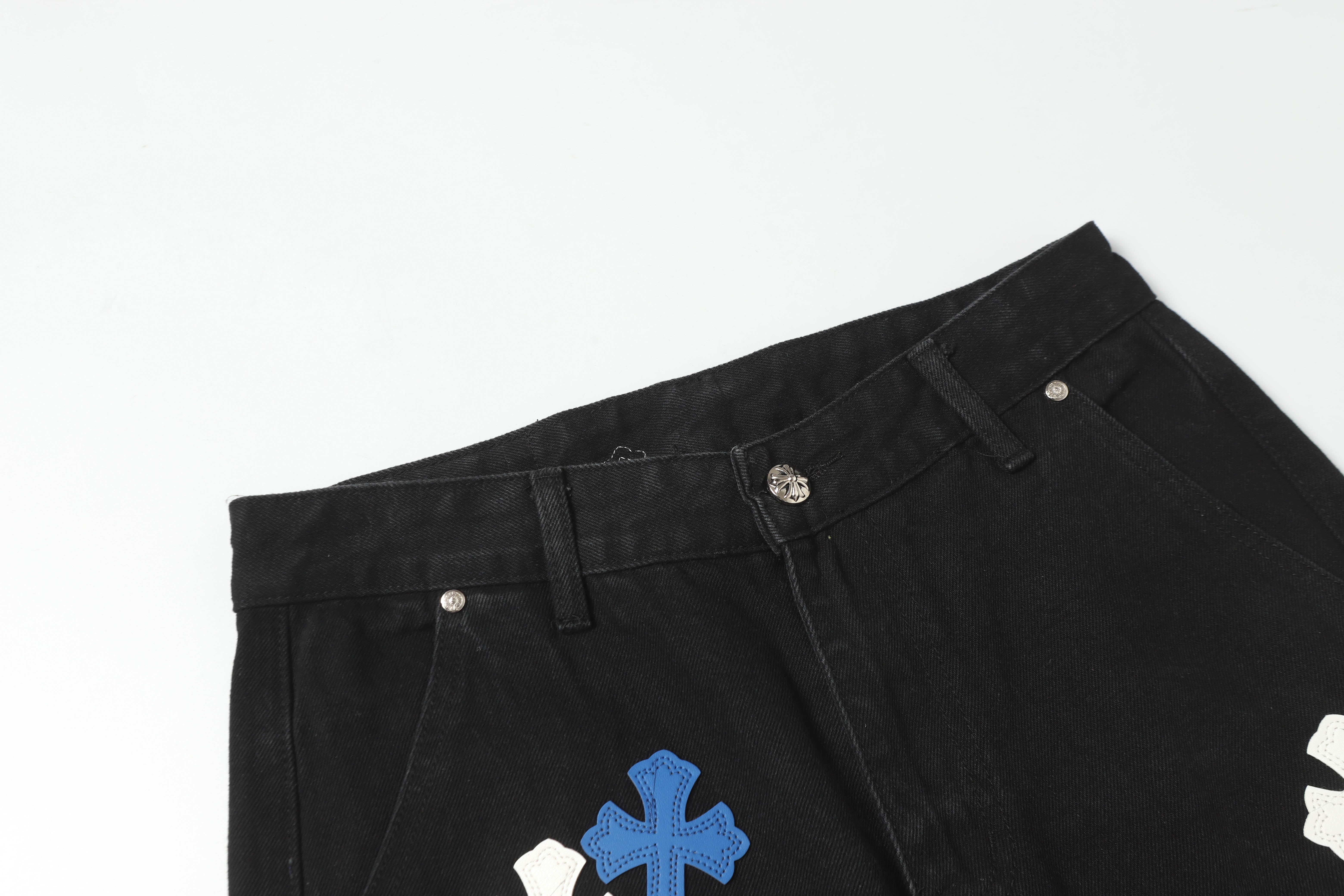【Chrome Hearts】クロムハーツ ホワイト＆ブルー レザー クロスパッチ ジーンズ