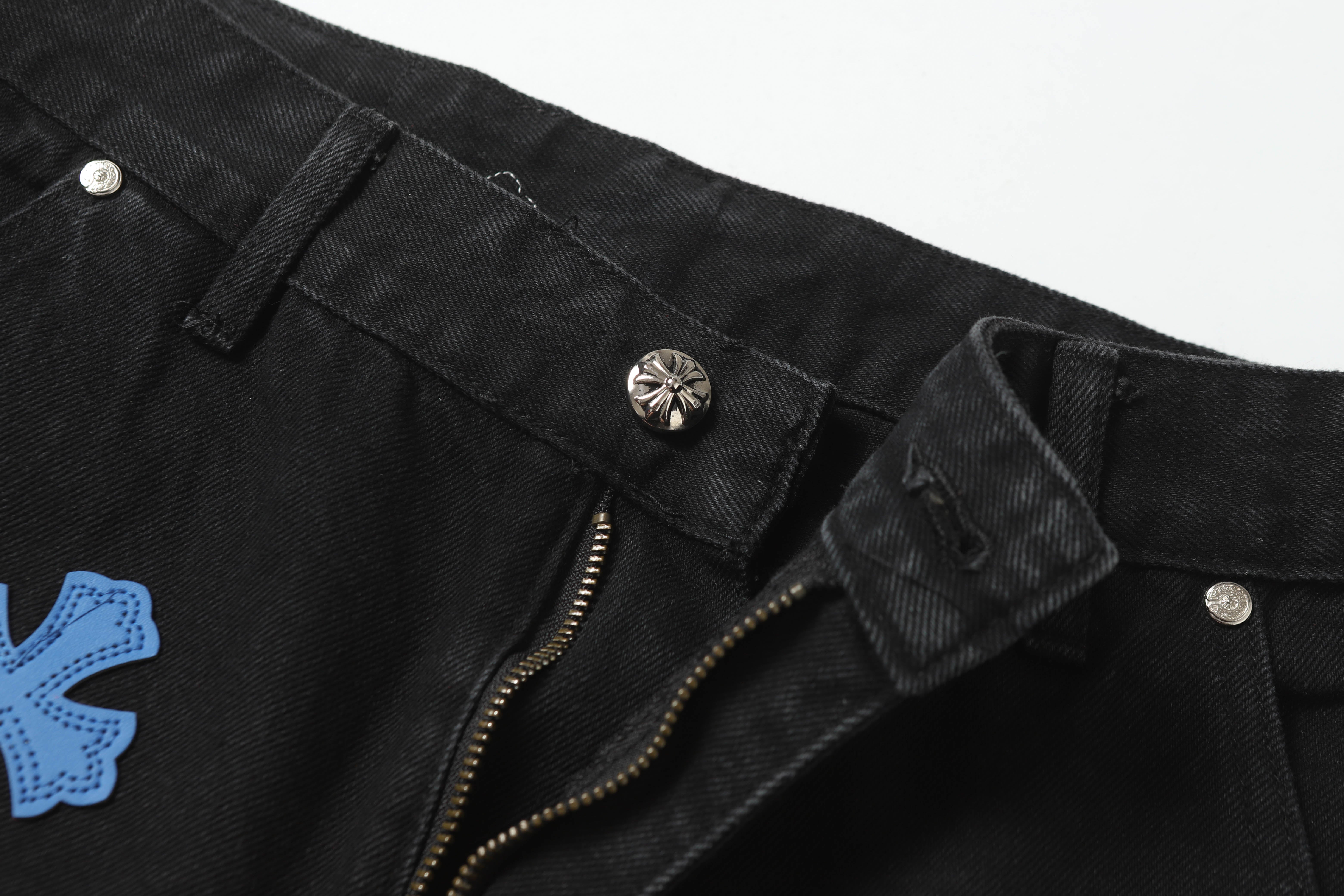 【Chrome Hearts】クロムハーツ ホワイト＆ブルー レザー クロスパッチ ジーンズ