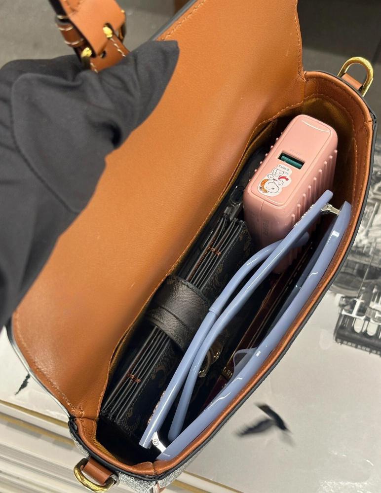 Celine/セリーヌ 25FW トリオンフ フォルコ ショルダーバッグ 122652GTL