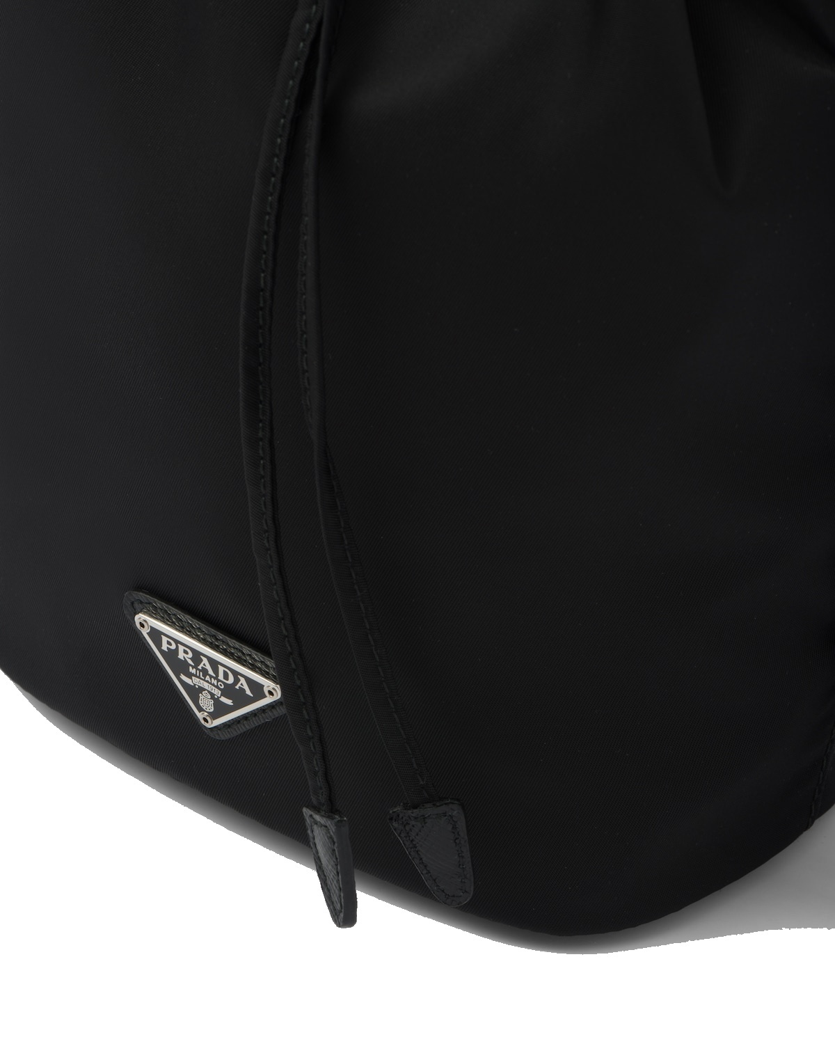 PRADA プラダ Re-Nylon pouch リナイロン 巾着型 トライアングルロゴ リストレット付き 鞄