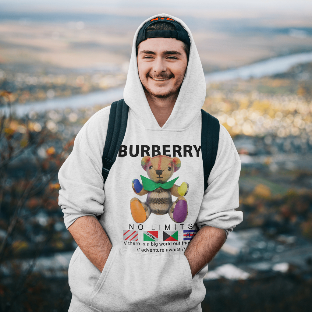 Burberryスウェット クル パーカー プリント  綿　男女兼用