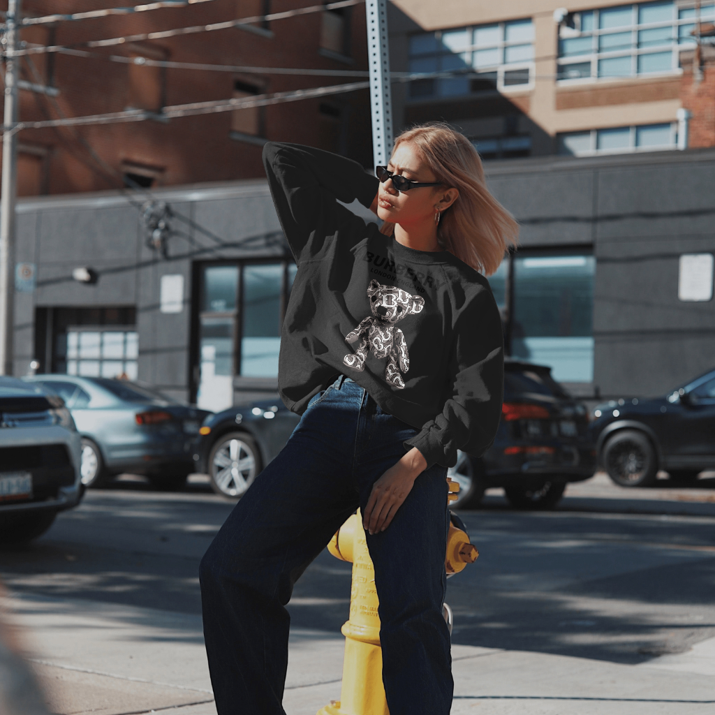 Burberryスウェット クル パーカー プリント  綿　男女兼用