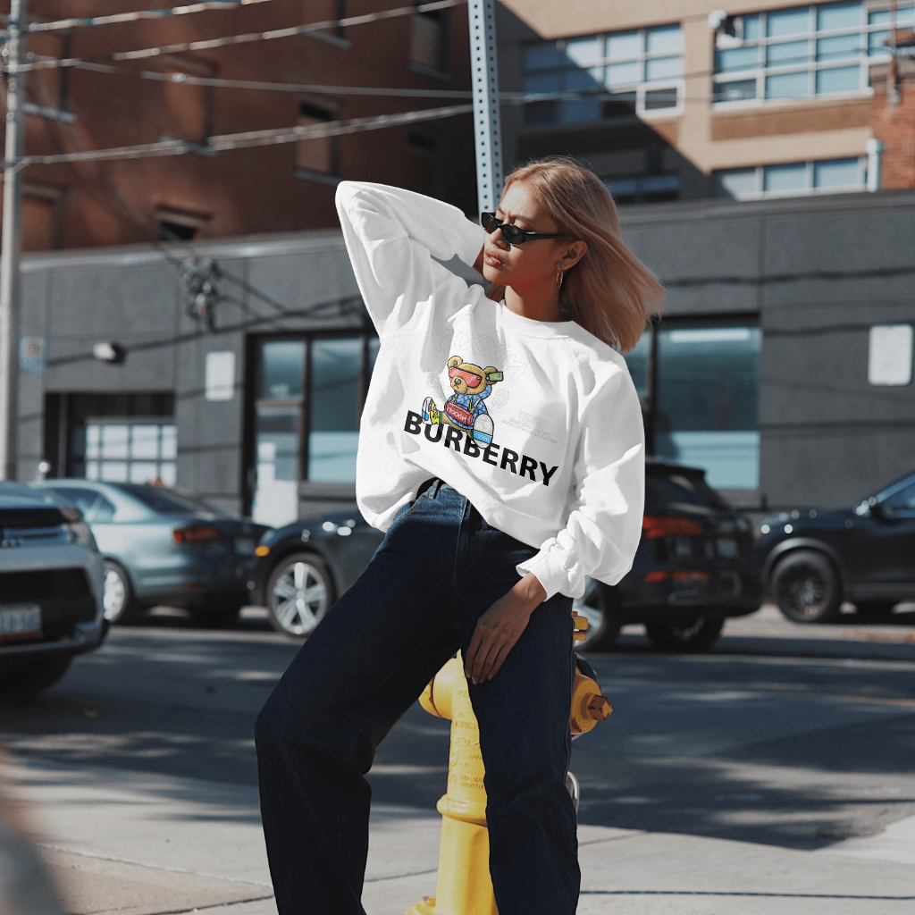 Burberryスウェット クル パーカー プリント  綿　男女兼用