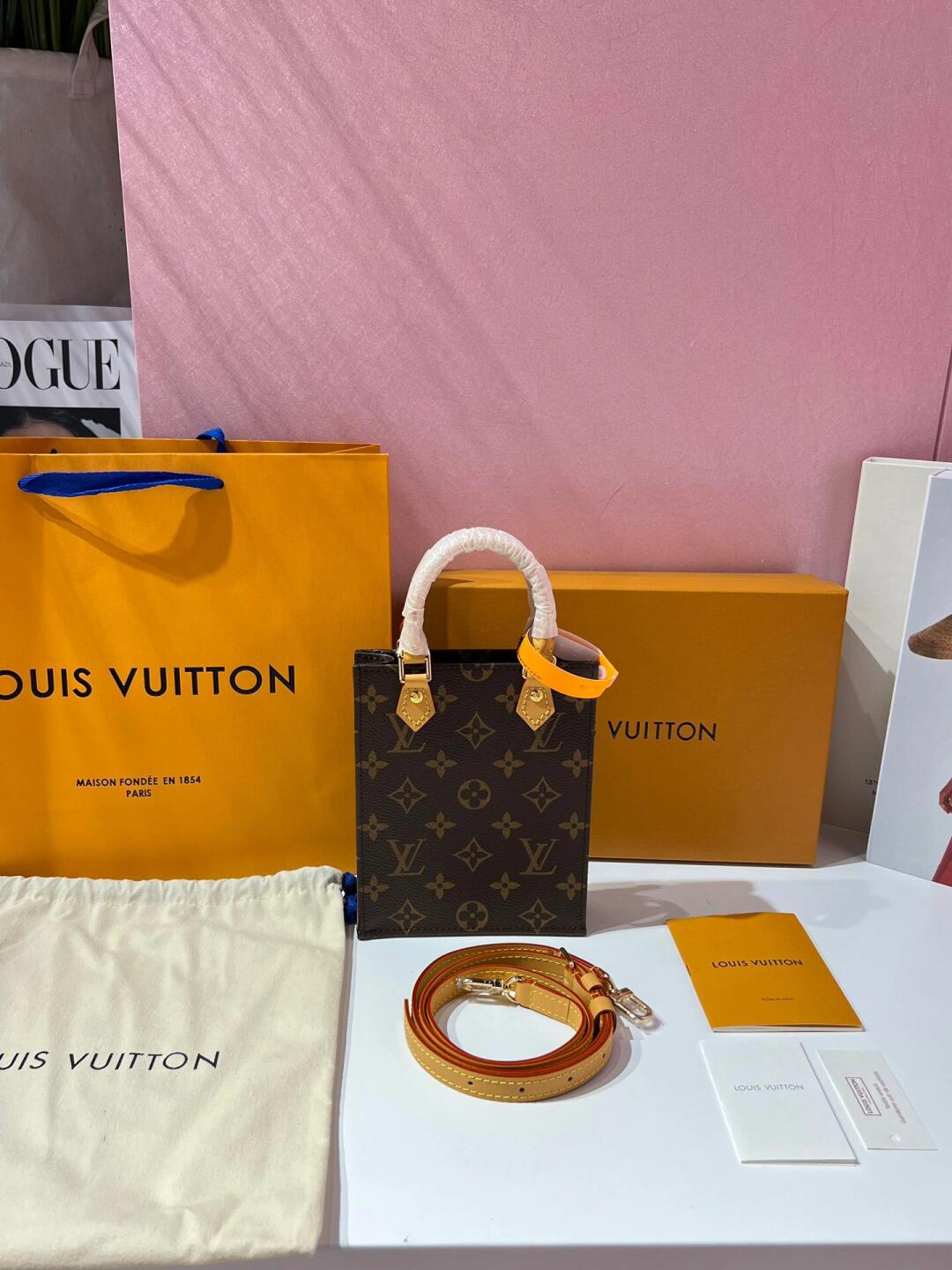 【SALE】LOUIS VUITTON/PETIT SAC PLAT BAG/２Way/ストラップ付 M57937