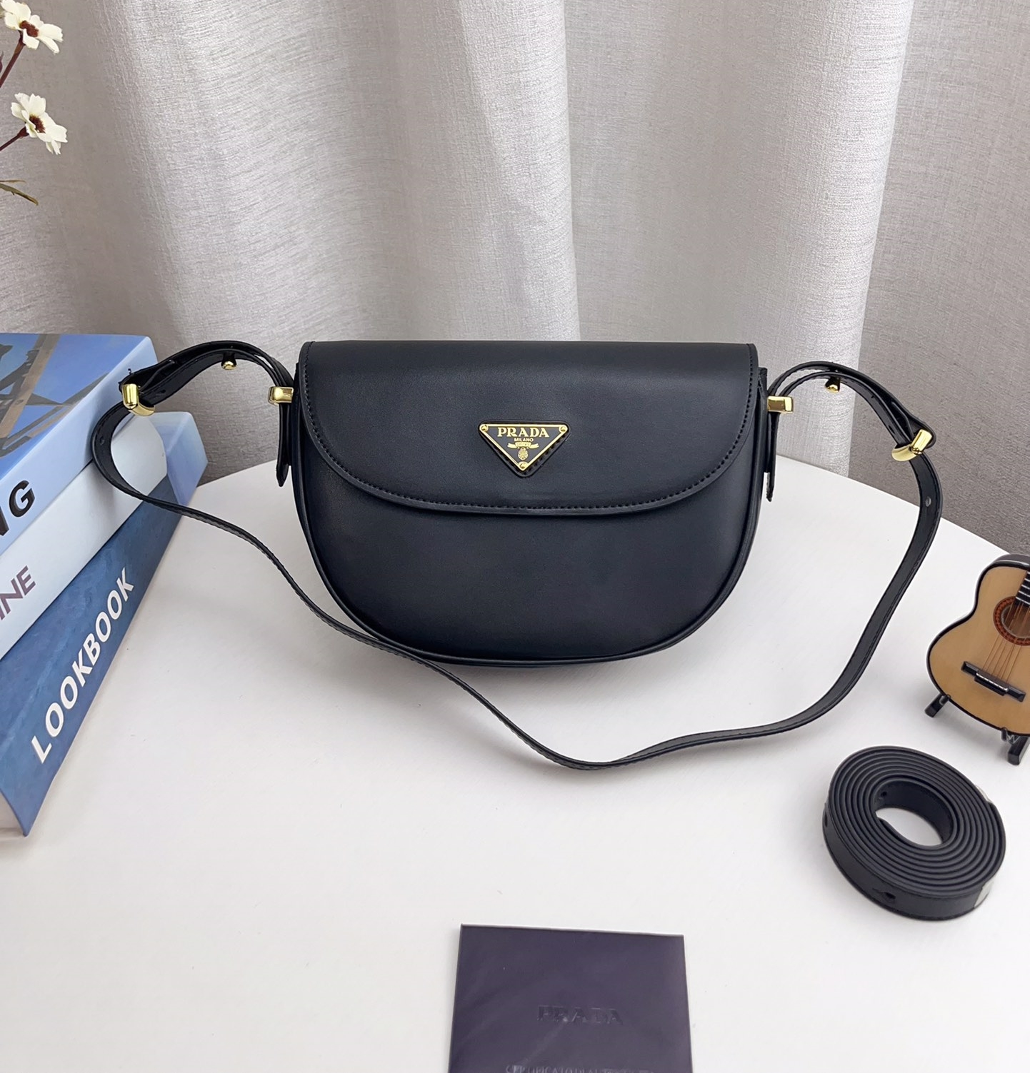 PRADA フラップ付 プラダ アーケ レザー ショルダーバッグ