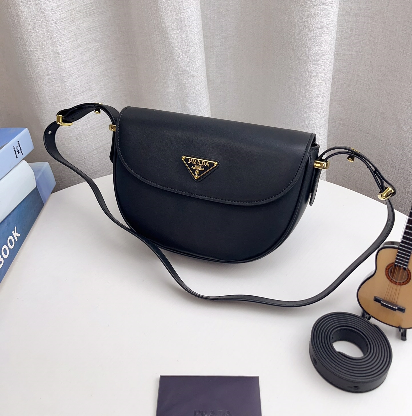 PRADA フラップ付 プラダ アーケ レザー ショルダーバッグ