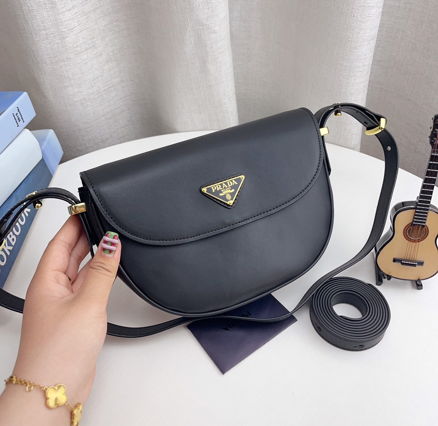 PRADA フラップ付 プラダ アーケ レザー ショルダーバッグ