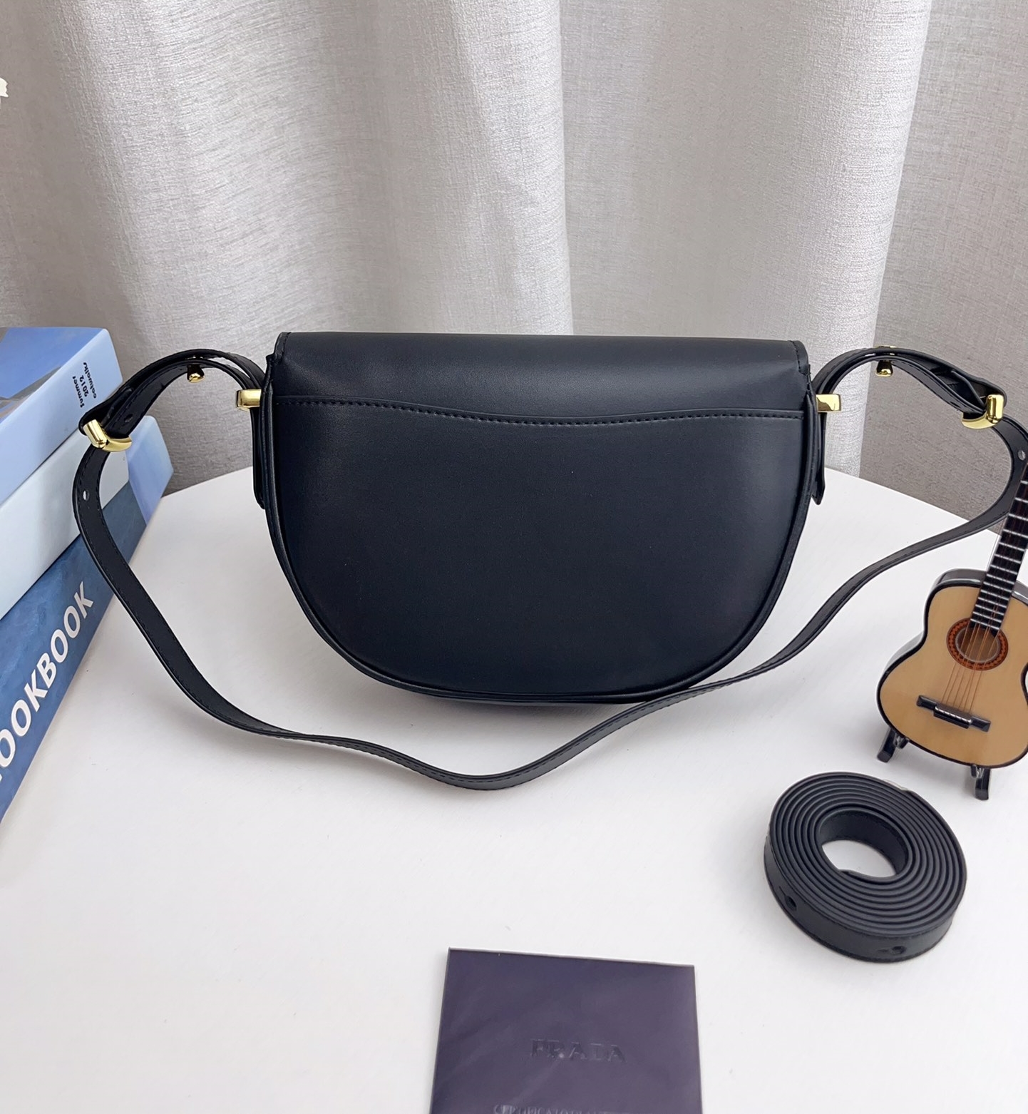 PRADA フラップ付 プラダ アーケ レザー ショルダーバッグ