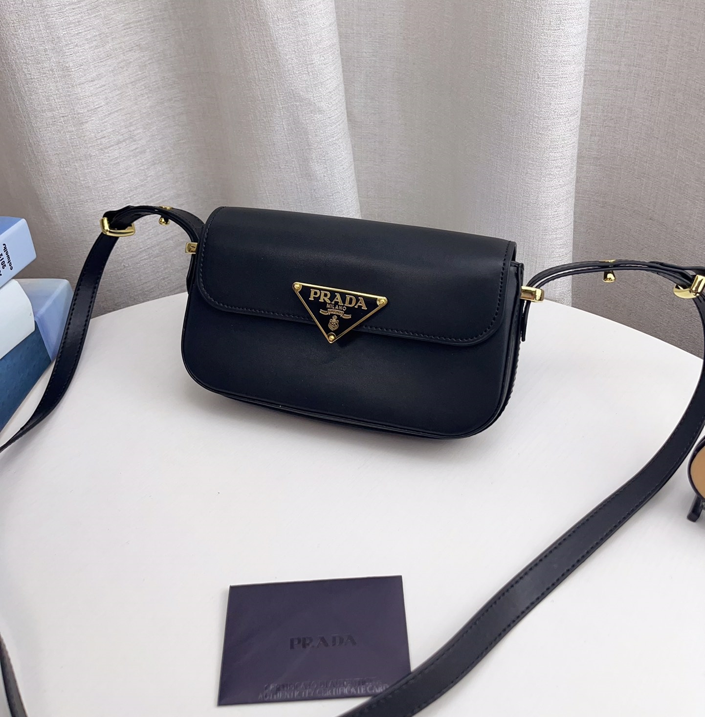 専用です。 PRADA ショルダーバッグ レザー ブラック海外直輸入正規品 PRADA 25'新作 Leather shoulder bag レザー ショルダーバッグ