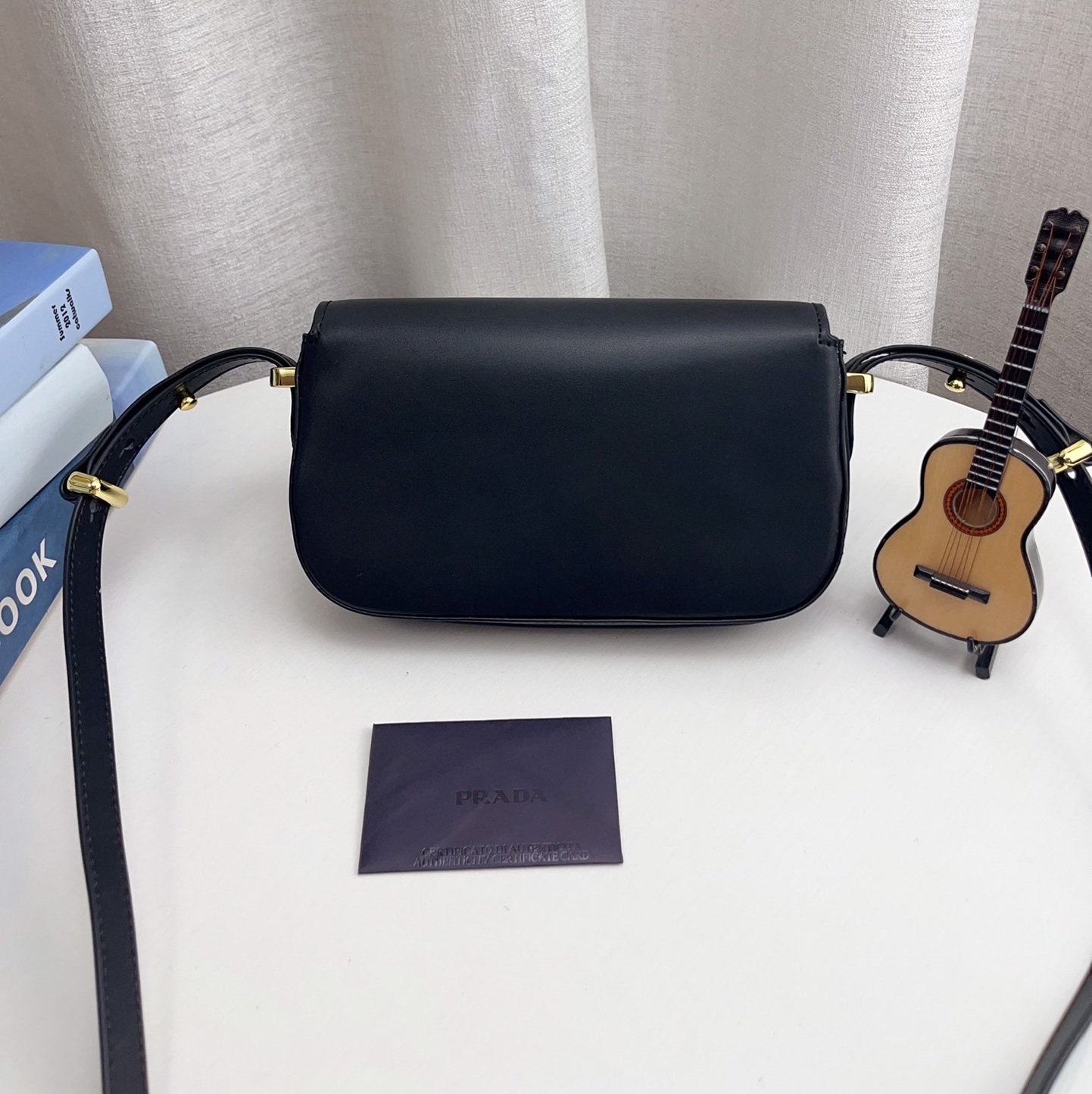 PRADA ショルダーバッグ PRADA 25'新作 Leather shoulder bag レザー ショルダーバッグ