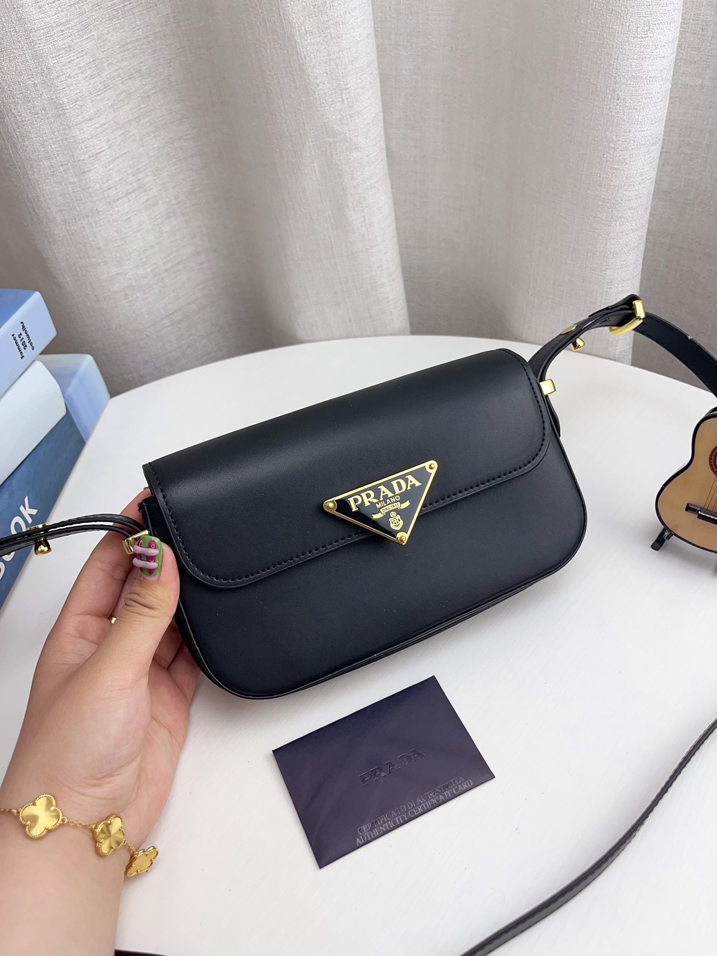 PRADA 25‘新作 Leather shoulder bag レザー ショルダーバッグ