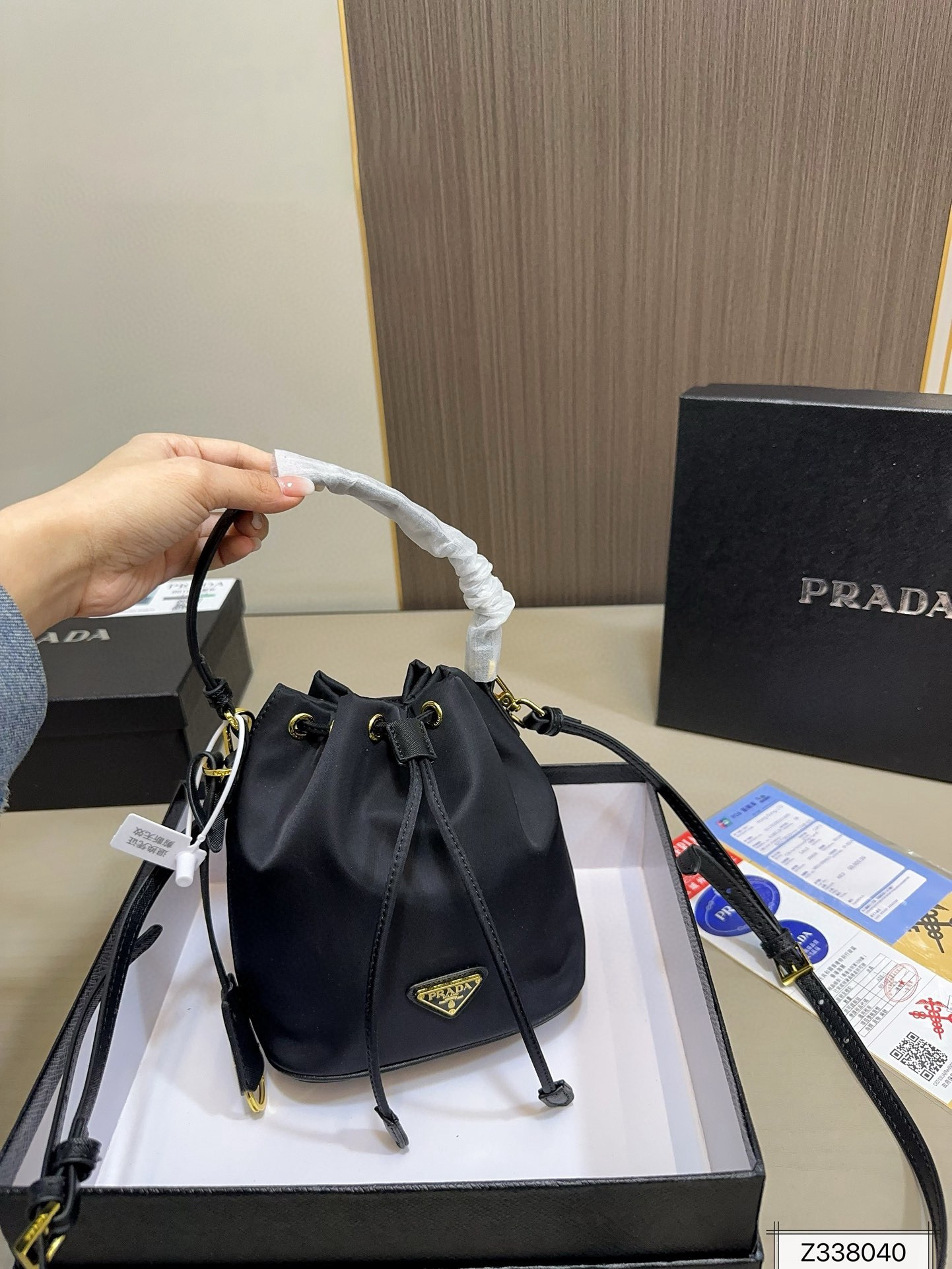 YE-0155】PRADA プラダ ナイロン 巾着型 ポーチ 小物入れ ブラック系