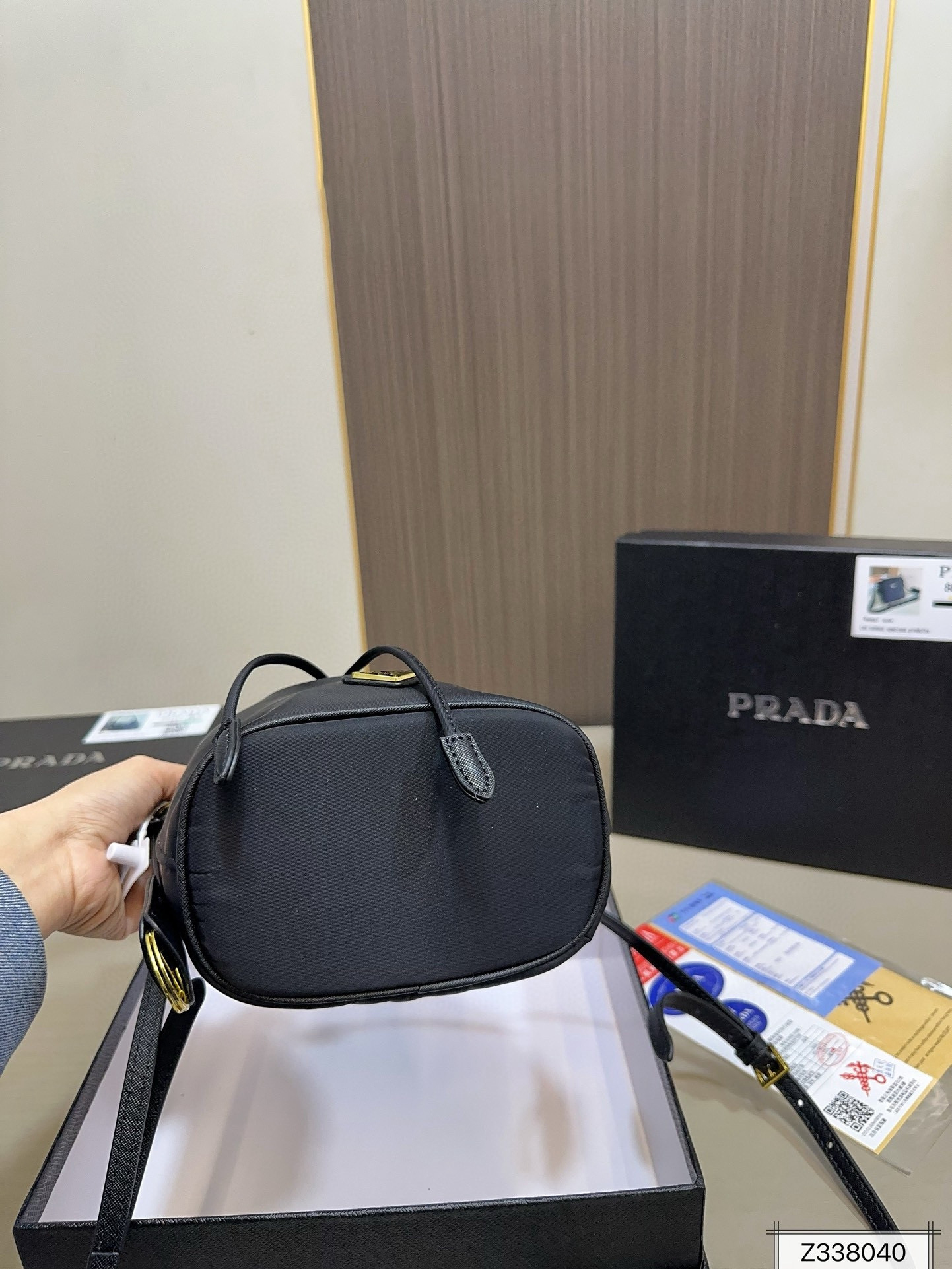 【大人気】PRADA ナイロン 巾着ポーチ 三角ロゴ 1NA369 ★男女兼用★