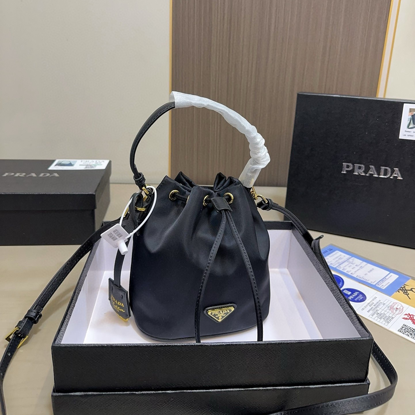 【大人気】PRADA ナイロン 巾着ポーチ 三角ロゴ 1NA369 ★男女兼用★