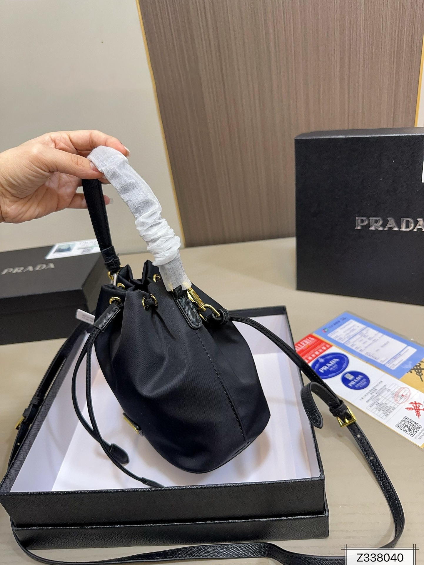 【大人気】PRADA ナイロン 巾着ポーチ 三角ロゴ 1NA369 ★男女兼用★