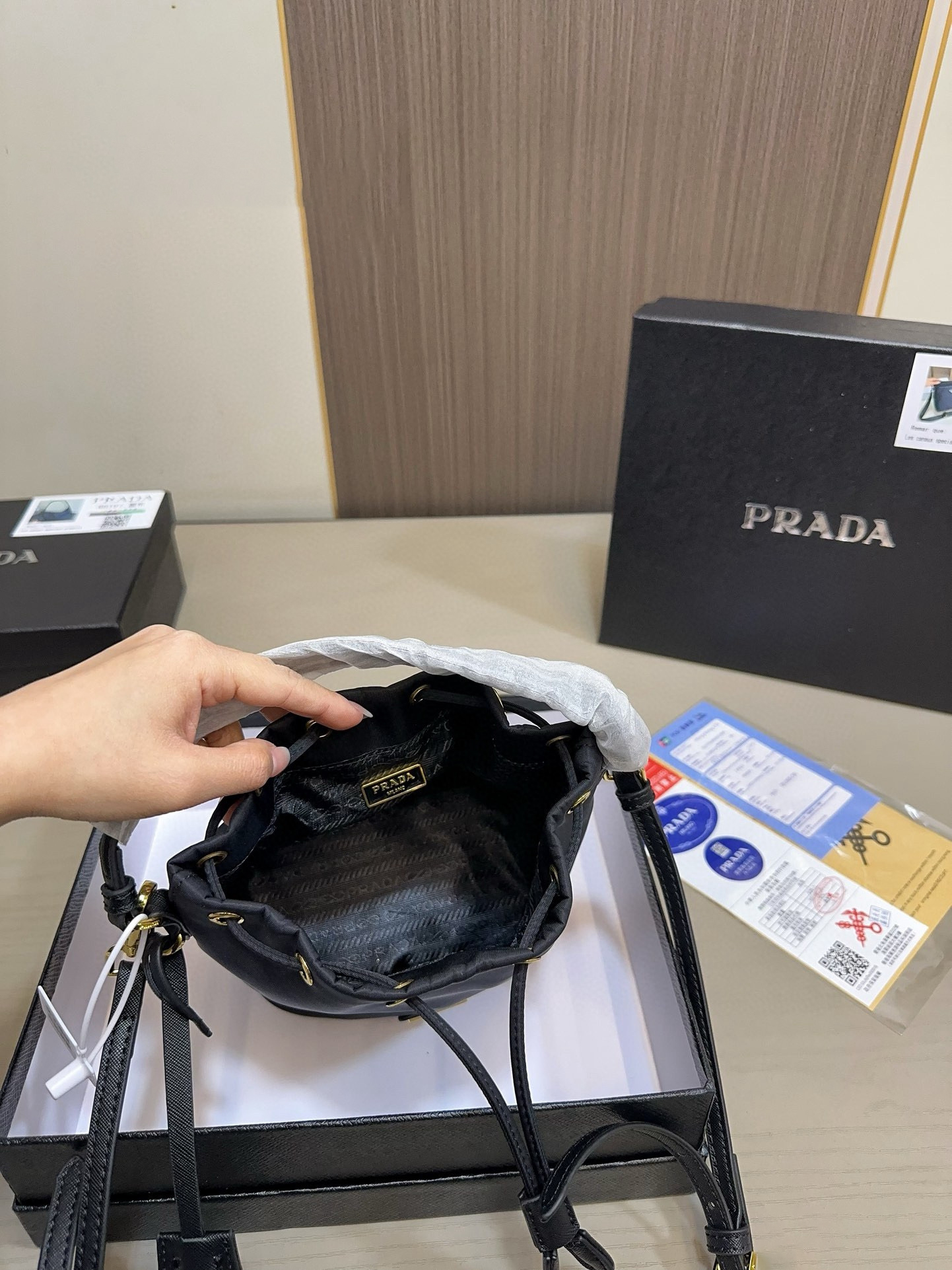 【大人気】PRADA ナイロン 巾着ポーチ 三角ロゴ 1NA369 ★男女兼用★