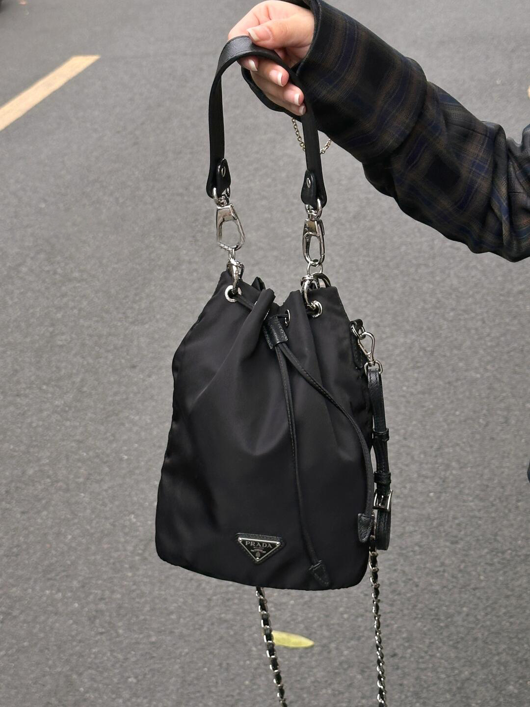 【大人気】PRADA ナイロン 巾着ポーチ 三角ロゴ 1NA369 ★男女兼用★