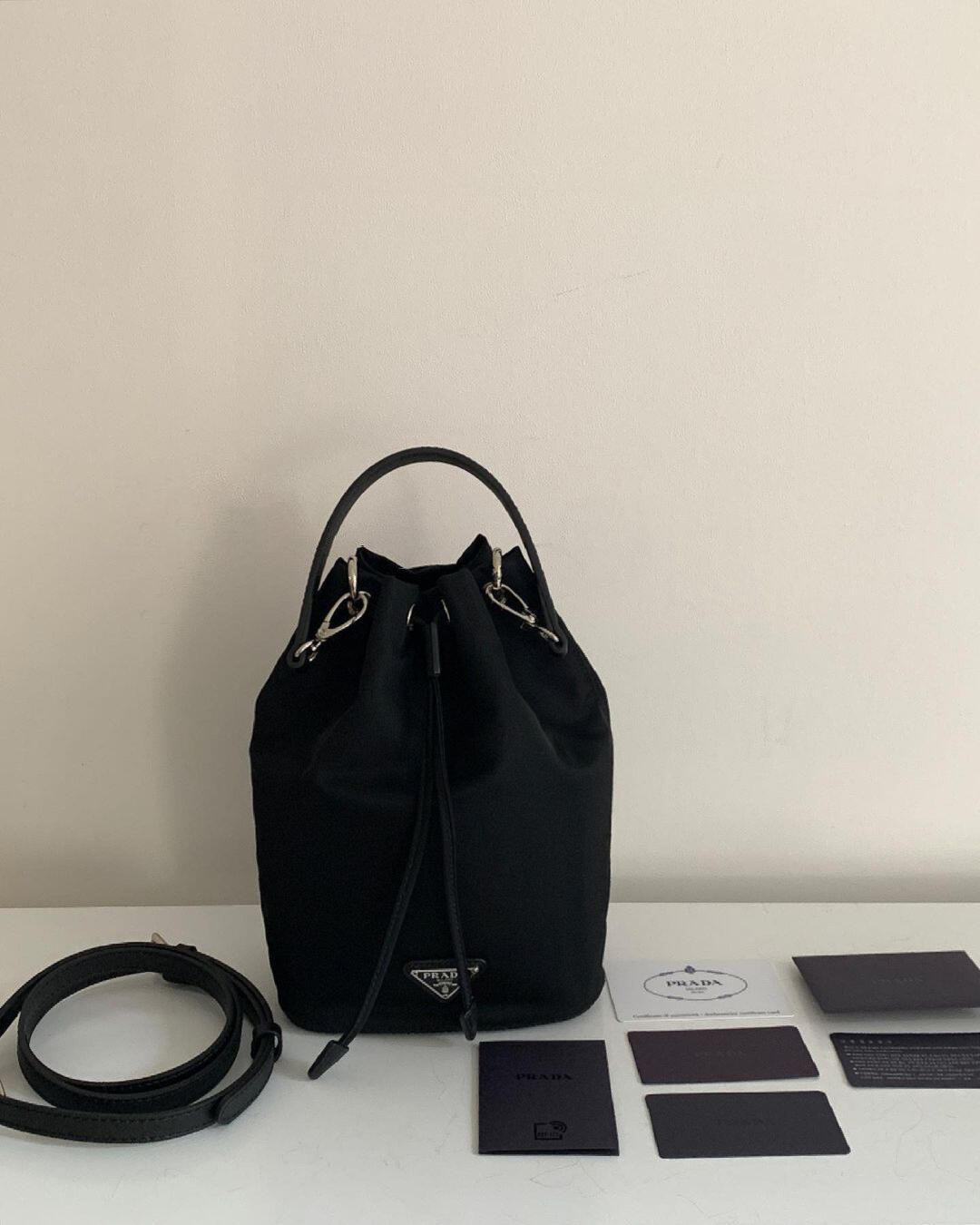 【大人気】PRADA ナイロン 巾着ポーチ 三角ロゴ 1NA369 ★男女兼用★