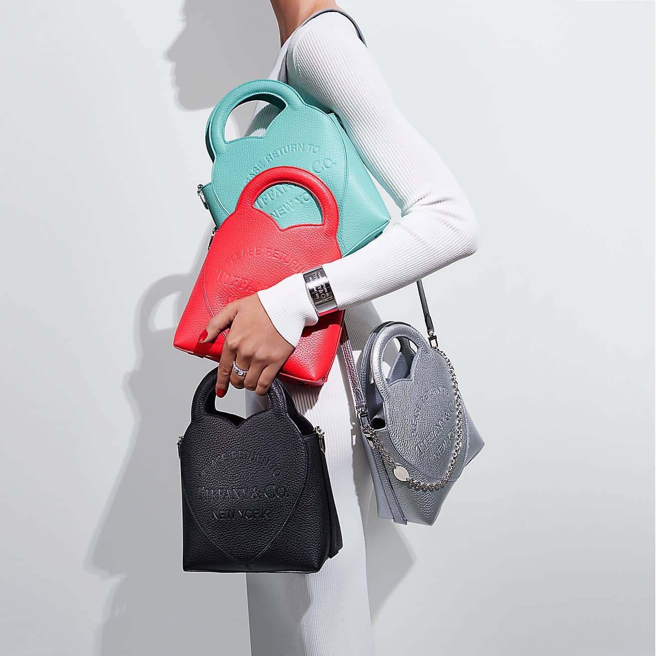 【Tiffany&Co.】◆超人気🔥日本限定 近藤千尋さん使用◆ ハート レザー ショルダーバッグ